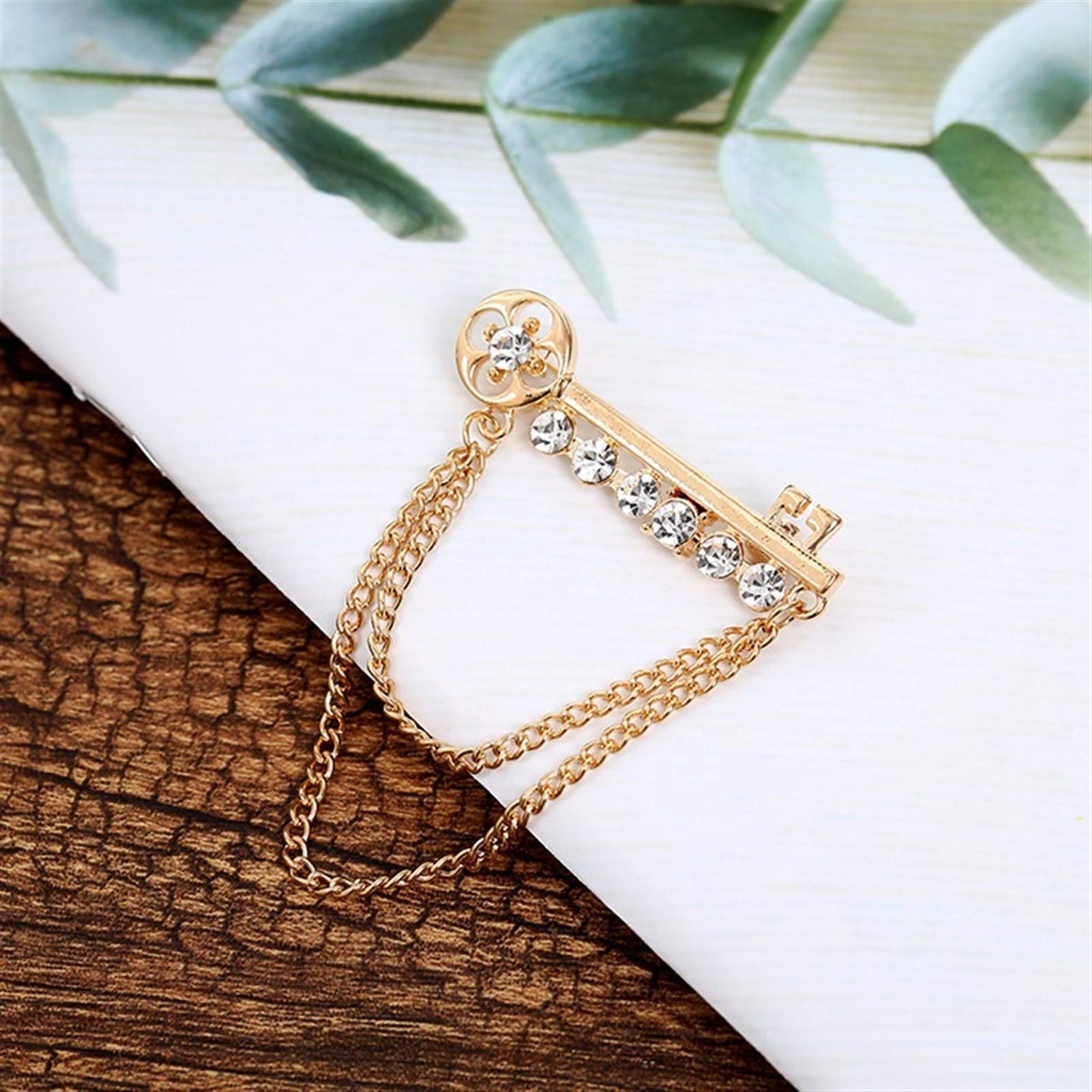 RWRAPS Strickjacke-Clips, modische Metall-Schlüssel-Quaste, Lange Brosche, Strass-Kette, Anstecknadel für Herren, Anzug, Hemd, Abzeichen, Broschen, Pins, Zubehör (Metallfarbe: Gold) ()