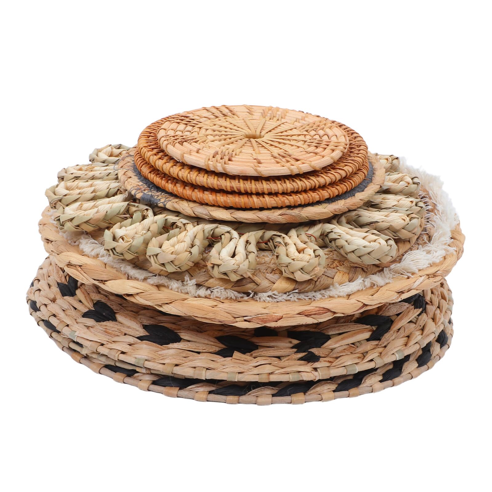 Paniers muraux bohèmes en paille pour une maison chaleureuse et zen