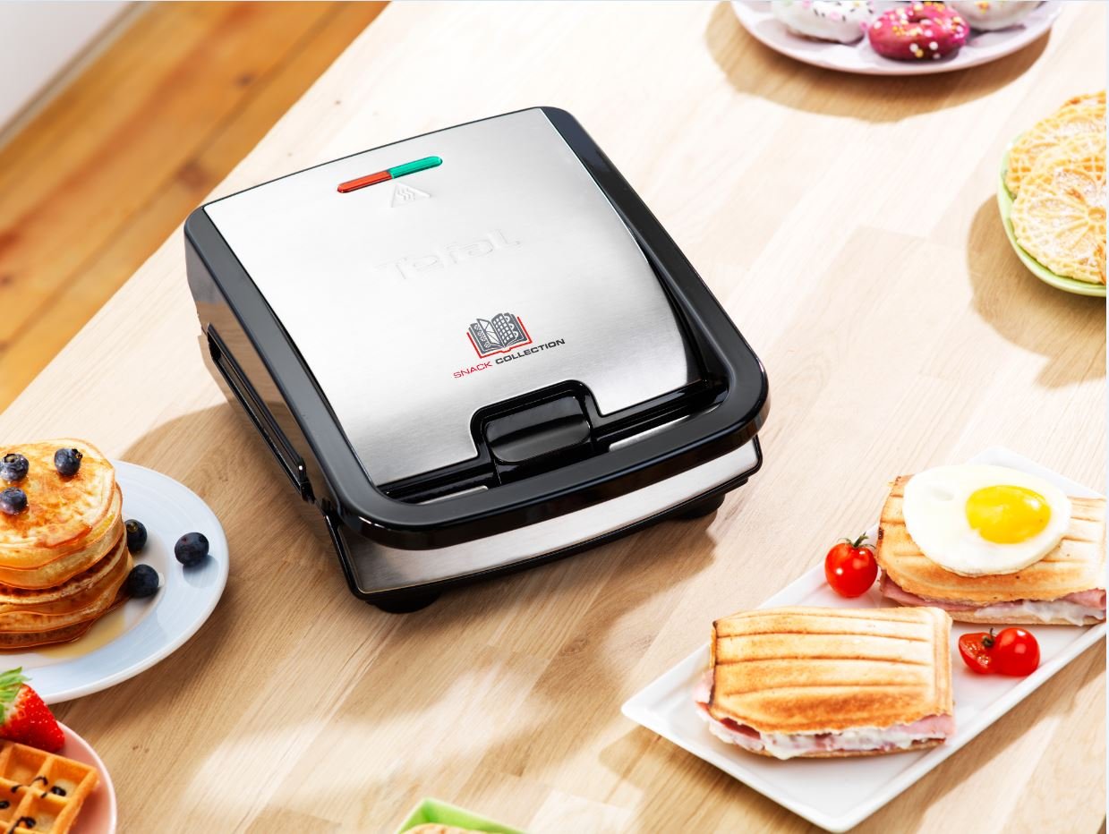 Tefal Croque gaufres et sandwiches, 2 jeux de plaques inclus, Rangement facile & Coffret Snack Collection de 2 plaques beignets + livre de recettes XA801112, Noir