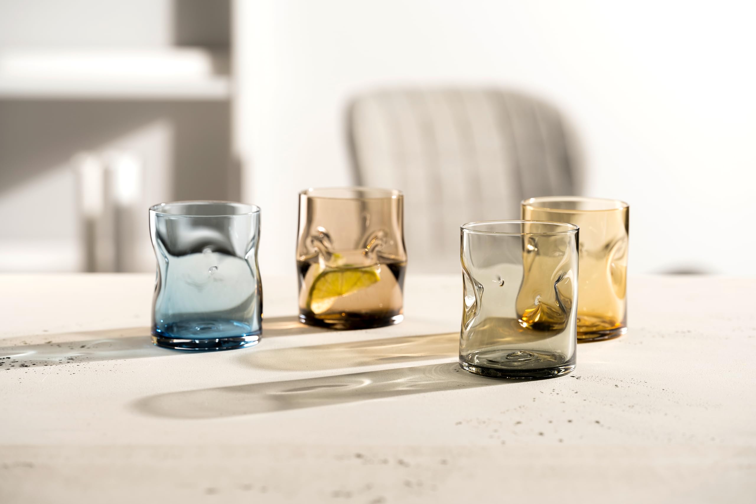 LEONARDO HOME VESUVIO Trinkglas • 4 Stück • 4 Farbgläser • Blaseneinschlüsse • Strukturoptik • Charakterstark • Getränkeglas • Wasserbecher • Softdrinks • Spülmaschinengeeignet • 300 ml • 077373
