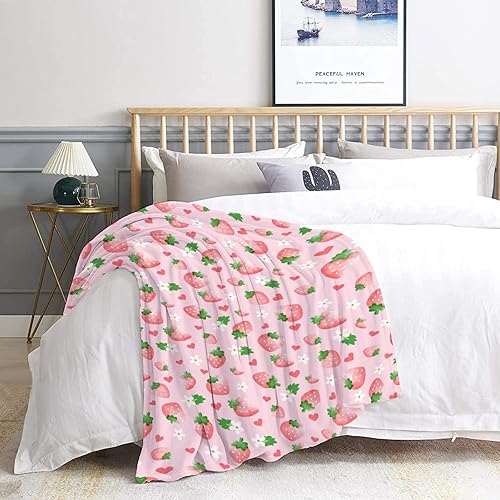 Miniatura 6 de Manta de fresa  Manta acogedora de felpa con flores de fresa, regalos de fresa de 40 x 50 pulgadas para niñas y niños  Decoración de fresa para