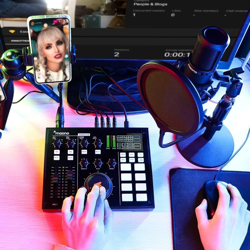 Maonocaster AU-AM100 in use with microphone and phone