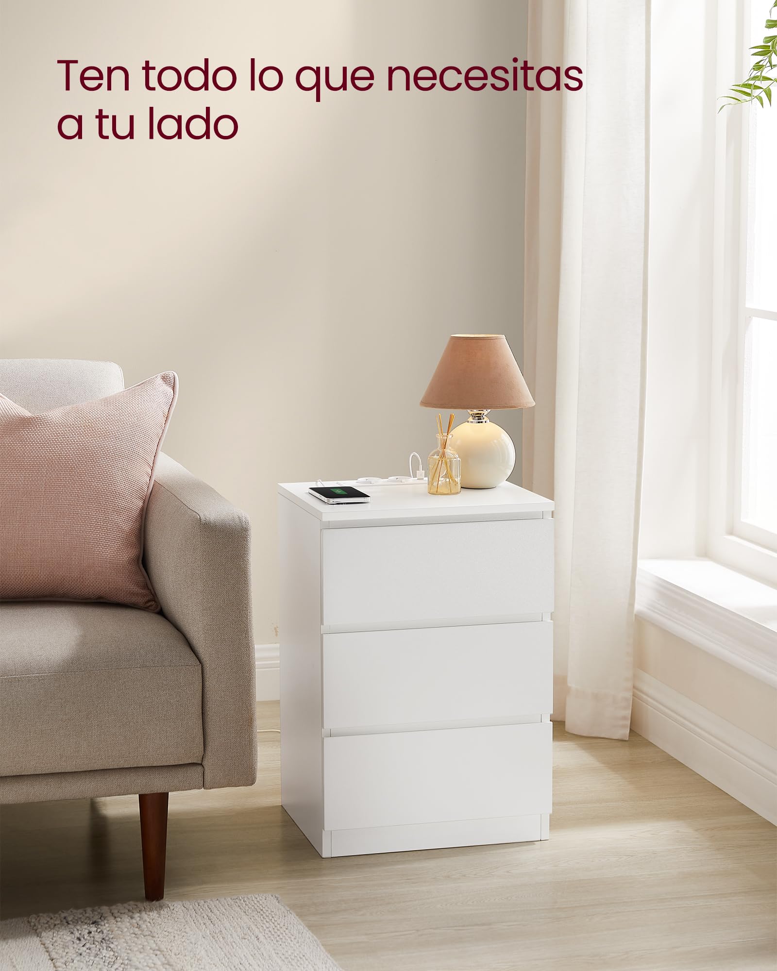 VASAGLE Kailyn Colección - Mesita de Noche con Estación de Carga, Mesa Auxiliar con 3 Cajones, 2 Tomas AC, 2 Puertos USB, Salón, Dormitorio, Estudio, Blanco Nube LET631W14V2