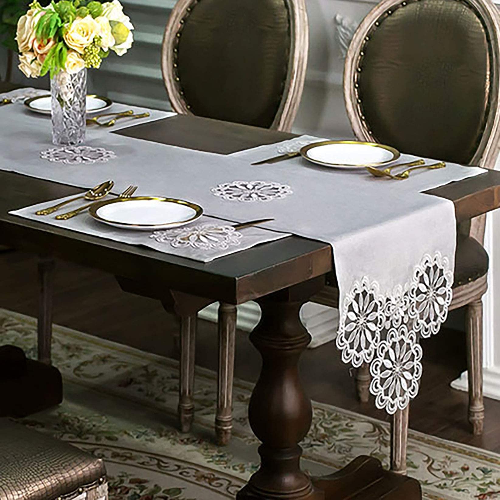 Chemin de table gris de 180cm brodé avec dentelle, idée cadeau de pendaison de crémaillère