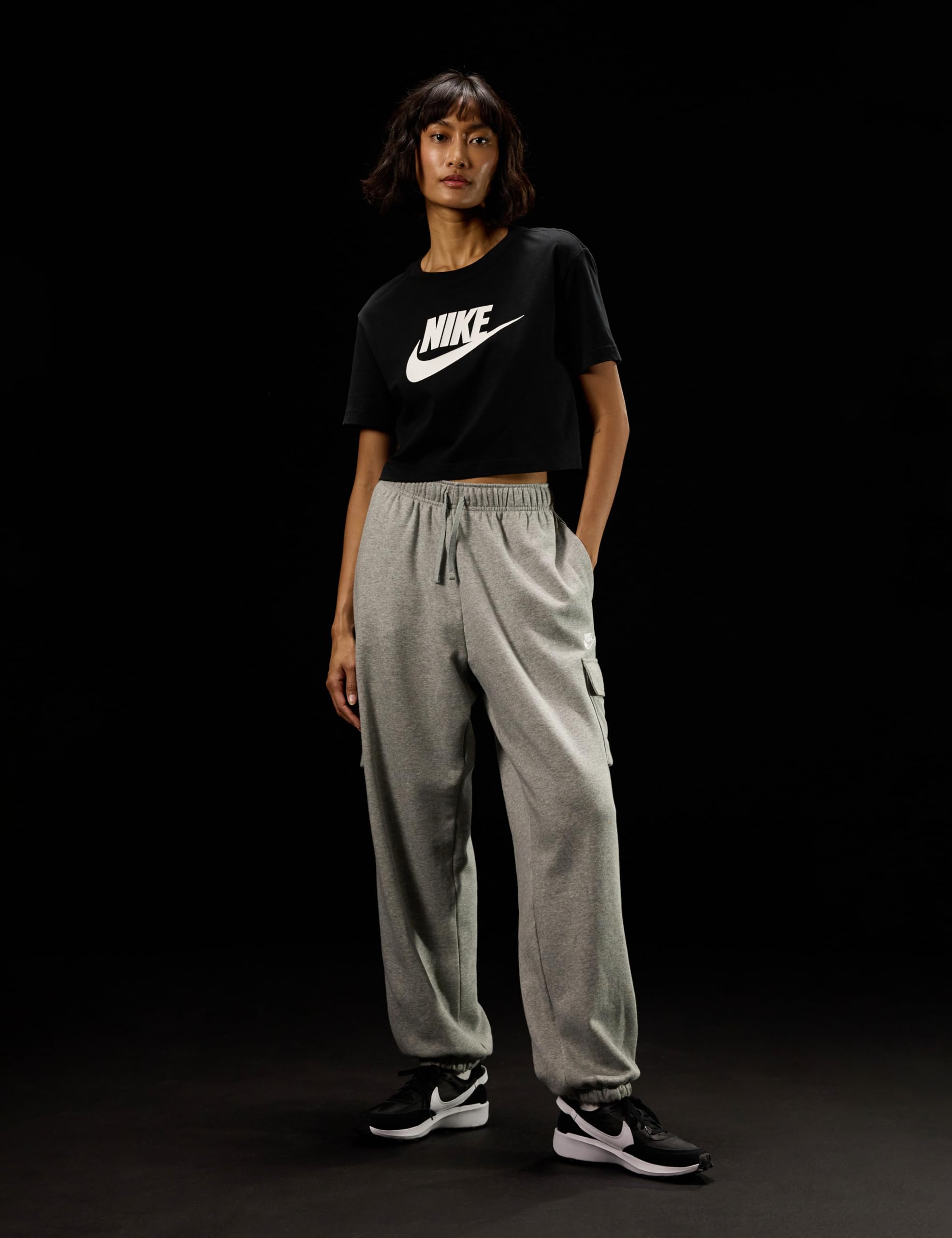 Nike Damskie spodnie dresowe Sportswear Club Polar Mid-Rise Oversized Cargo, Ciemnoszary wrzosowy/biały, M