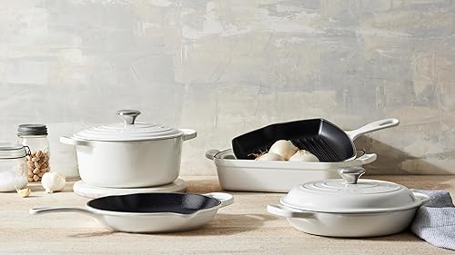 Miniatura 70 de Le Creuset 9 Qt. Signature Horno holandés redondo con pomo de acero inoxidable grabado Artichaut