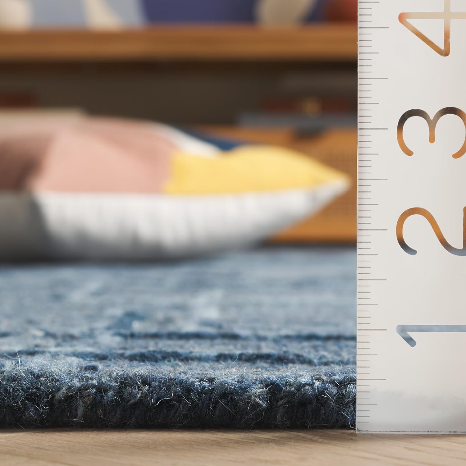 SAFAVIEH Ebony Collection Accent Rug - 3' x 5', Navy, Handmade Wool, Ideal for The Living Room, Bedroom, Dining Room (EBN750N-3)