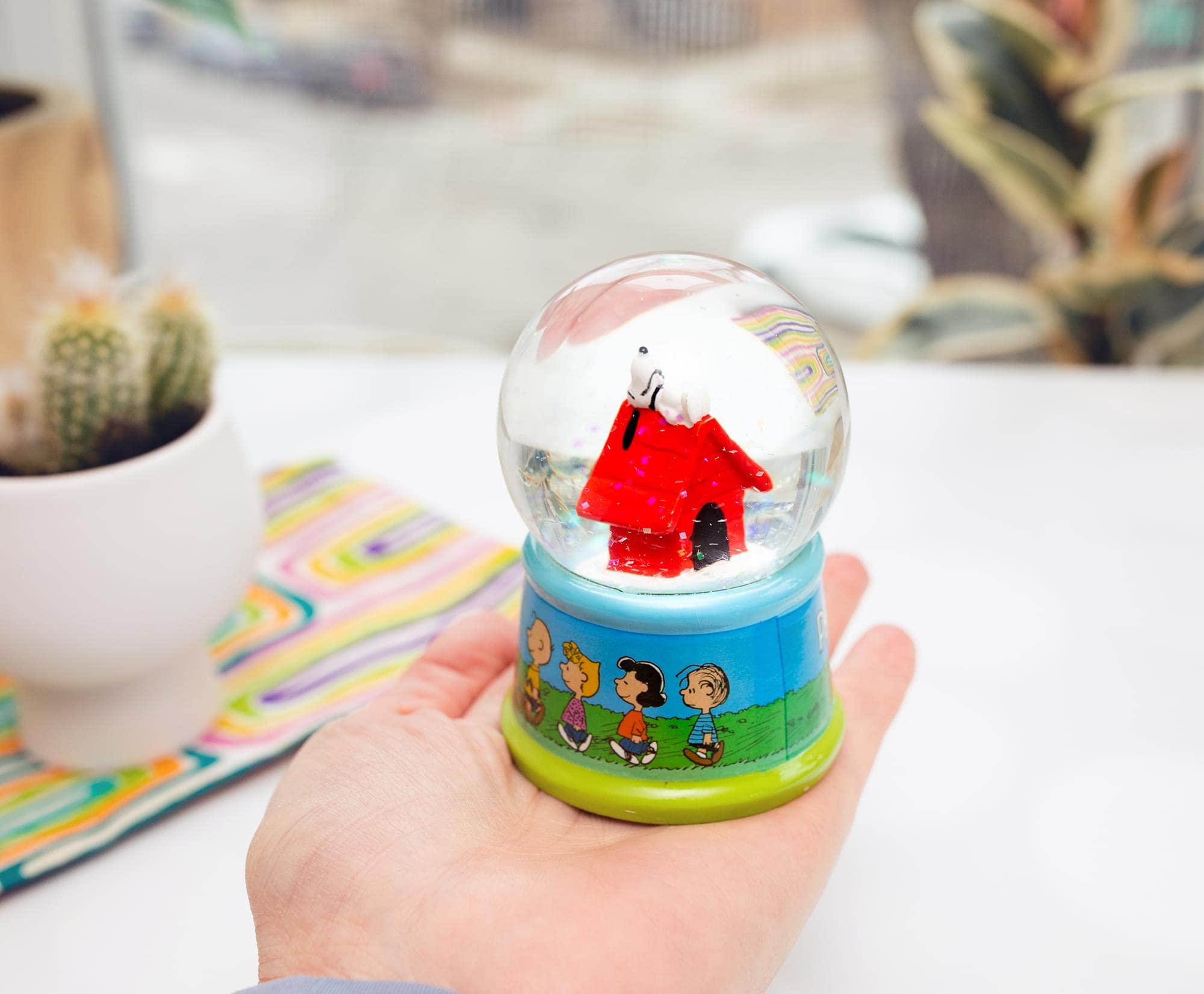 Silver Buffalo Peanuts Group Walk Outside Light Up Snow Globe, 55 mm, Multicolor - Image 4