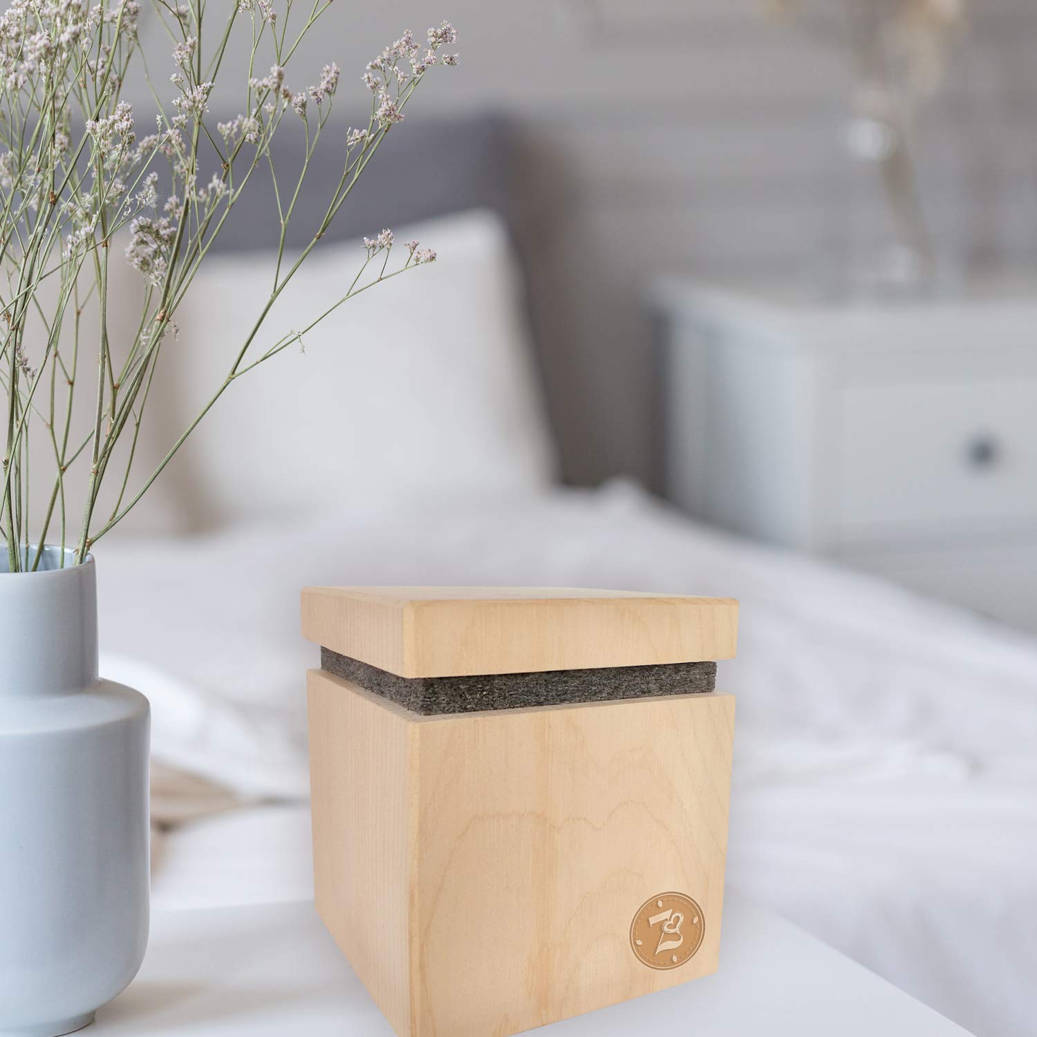 Zirben Familie® Original ZirbenWürfel PREMIUM Edition | Natürlicher Aroma Diffuser aus Zirbe | Duftwürfel mit ZirbenÖl 10ml | Flasche von unten einschraubbar | einzigartiger Zirbenduft