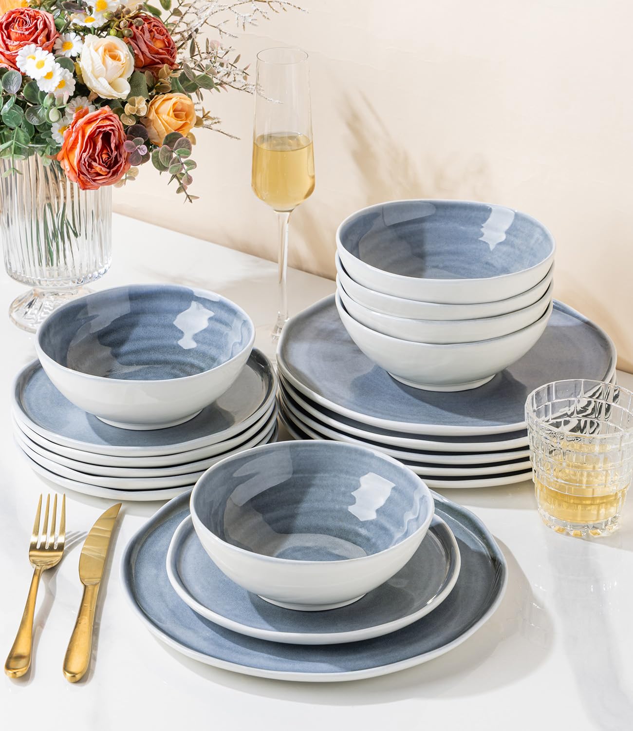 LERATIO Keramik-Geschirr-Set mit 4 Porzellantellern und Schüsseln, Set mit gewelltem Rand, mikrowellen-, spülmaschinen- und ofenfest, leicht und kratzfest, 12-teiliges Geschirr-Set, LDW015