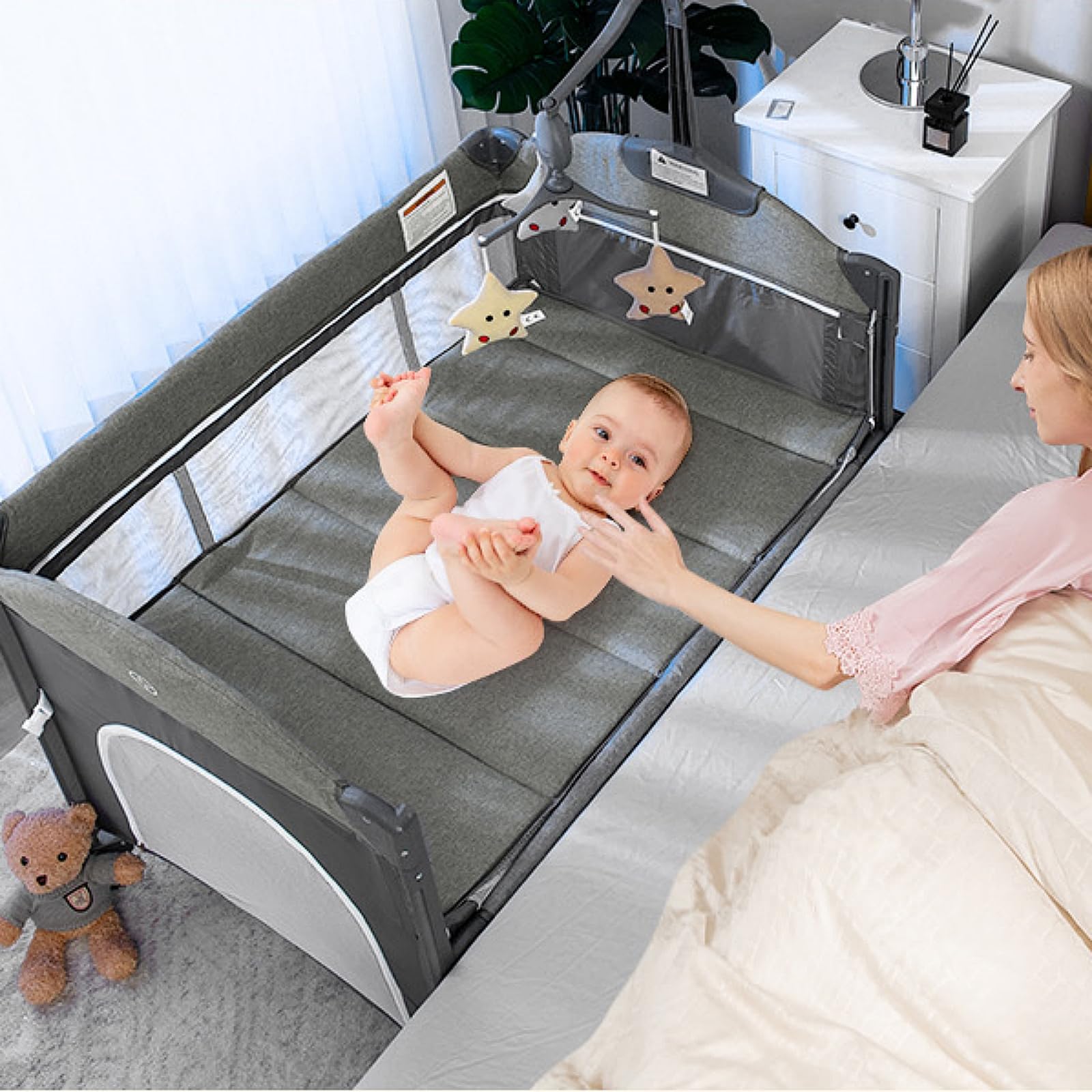 LIFEZEAL 5 in 1 Lettino Neonato Pieghevole 112x82x82cm, Culla Co-sleeping per Bimbo 0-3 Anni Traspirante con Materasso e Borsa per Trasporto, Lettino da Campeggio con Fasciatoio e Cintura