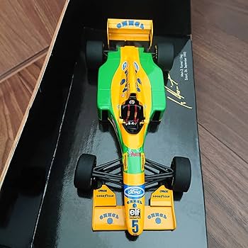 ミニチャンプス　ベネトン　B 193 シューマッハ ミニチャンプス 1/18 ベネトン フォード 1993 MINICHAMPS
