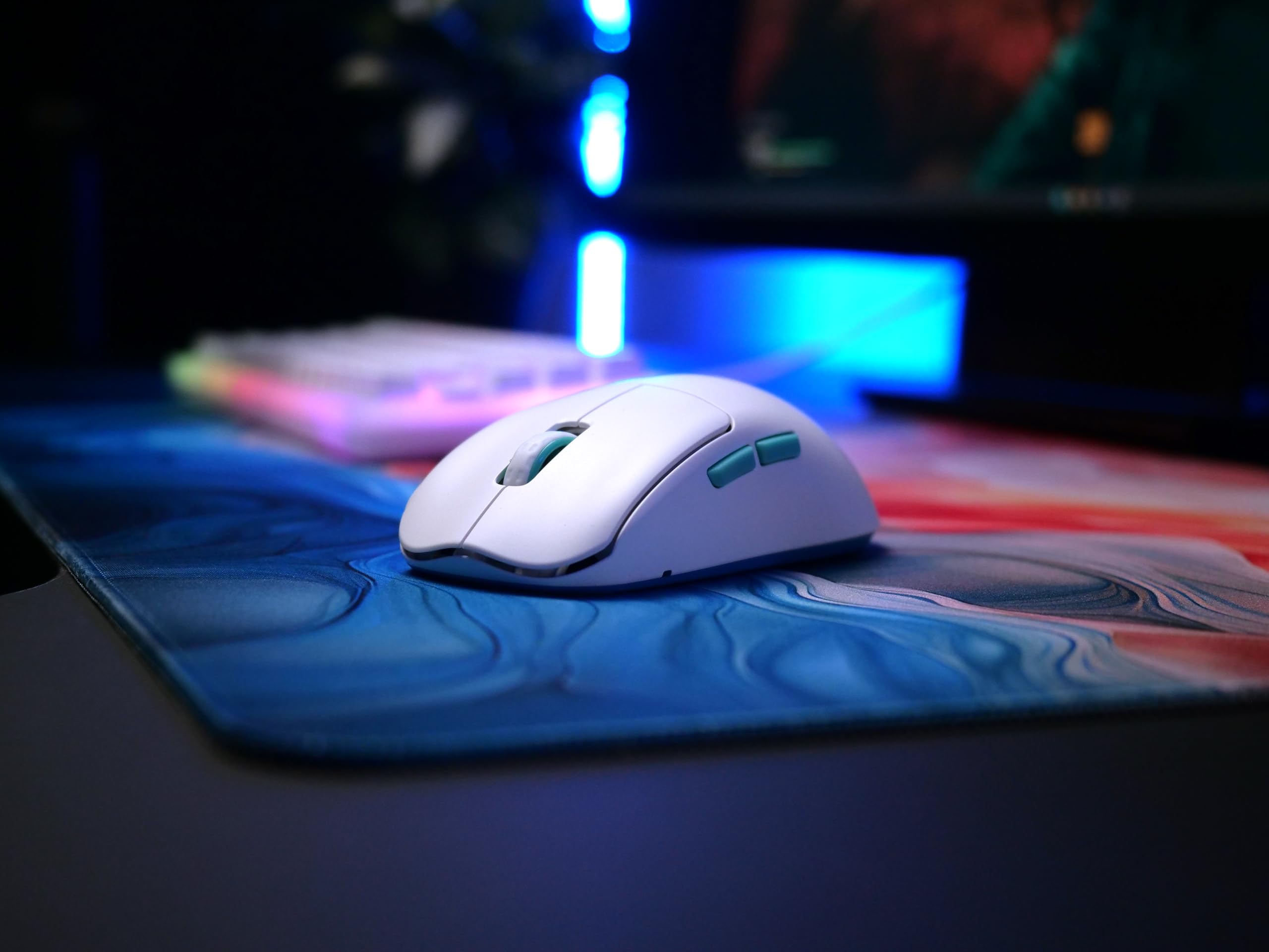 CHERRY XTRFY M68 Wireless, Ultralight Wireless Gaming Mouse, 2.4 GHz, Optimized for E-Sports, Symmetrical Shape with Extra Low Front, White