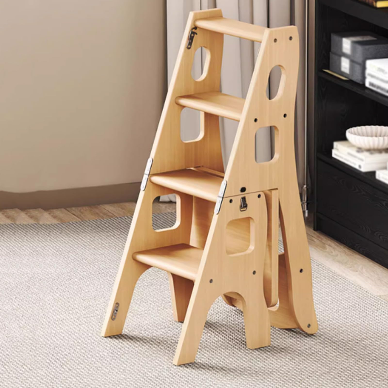 Marchepied pliable résolvant les problèmes d'espace et de hauteur intérieur