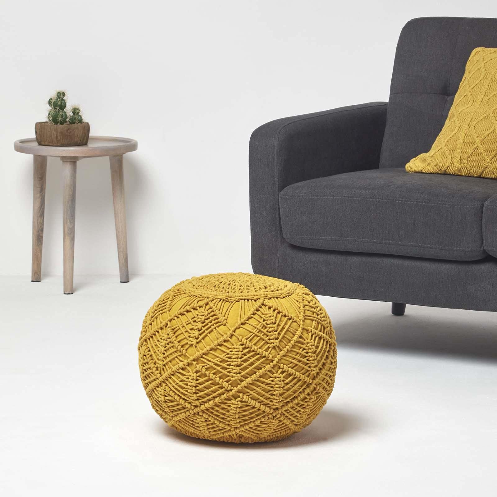 HOMESCAPES Pouf tressé en Coton macramé Jaune Moutarde, Repose-Pieds en Crochet, Pouf Rond 40 x 50 cm