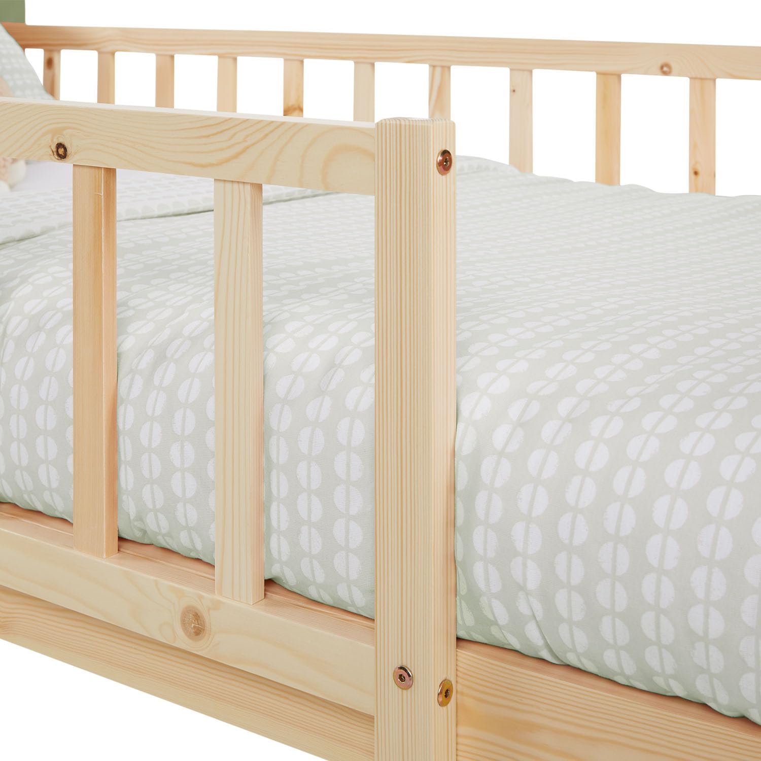 Homestyle4u Kinderbett 90x200 mit Rausfallschutz & Lattenrost Grün | Massivholz Kleinkindbett aus Kiefer im Montessori Design - Gitterbett für Jungen & Mädchen - Stabiles Juniorbett Natur