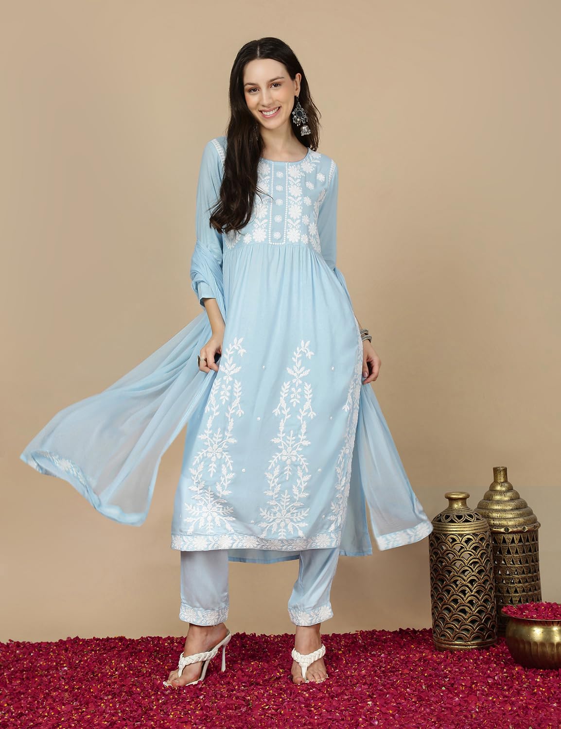 Kaari Ensemble Kurta et Dupatta pour Femme avec Broderie Chikankari | Coupe Ajustée & Évasée | Dupatta en Mousseline & Pantalon Droit avec Poche | Tenue Indienne Traditionnelle Chic & Élégante