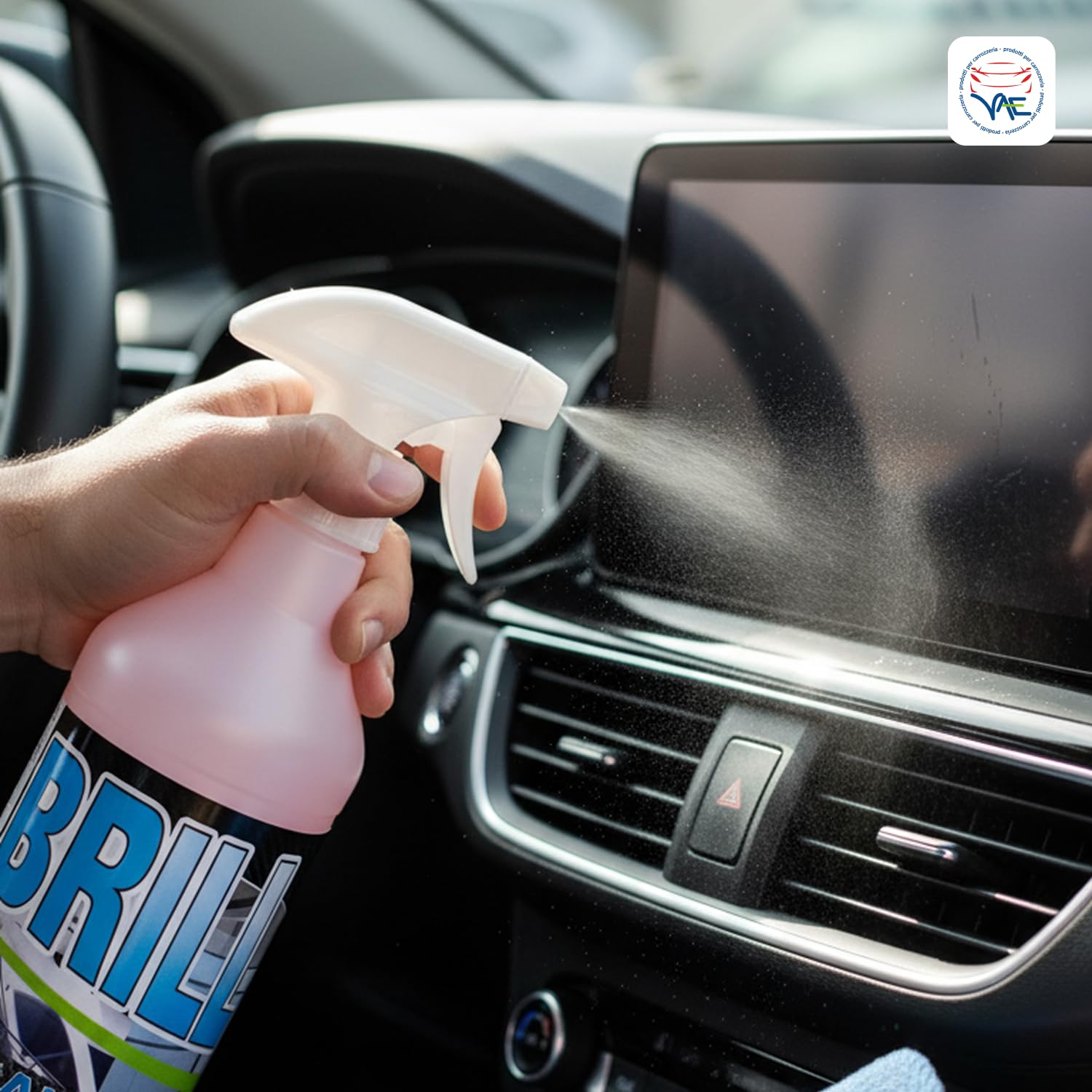 VAEBRILL Quick Detailer, Pulitore Universale Auto Tanica 5 L + Flacone 500 ml e 2 Panni in Microfibra, Lava Senza Acqua, Detergente Antistatico per Cruscotti, Vetri, Plastiche, Formula Professionale