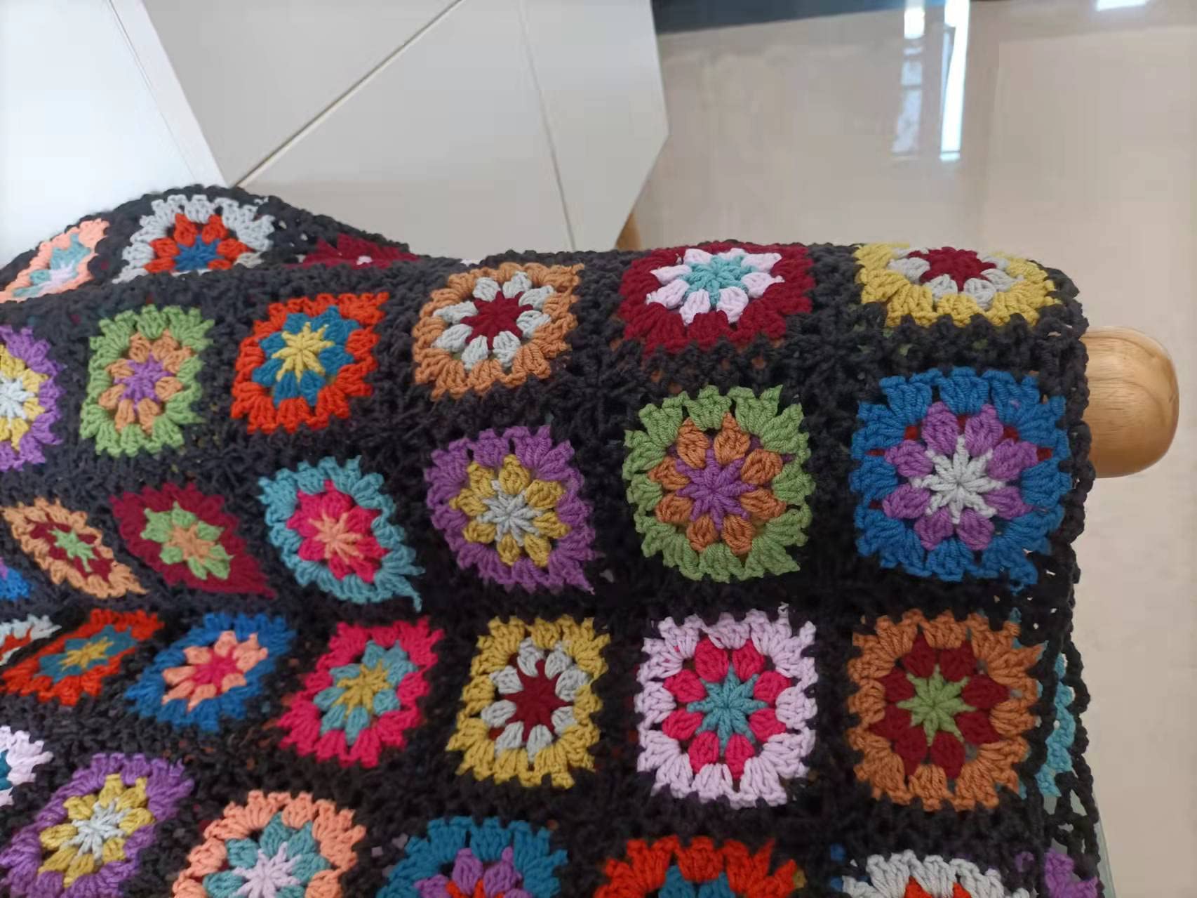 Amazon｜ハンドメイド かぎ針編み スロー ブランケット グラニー