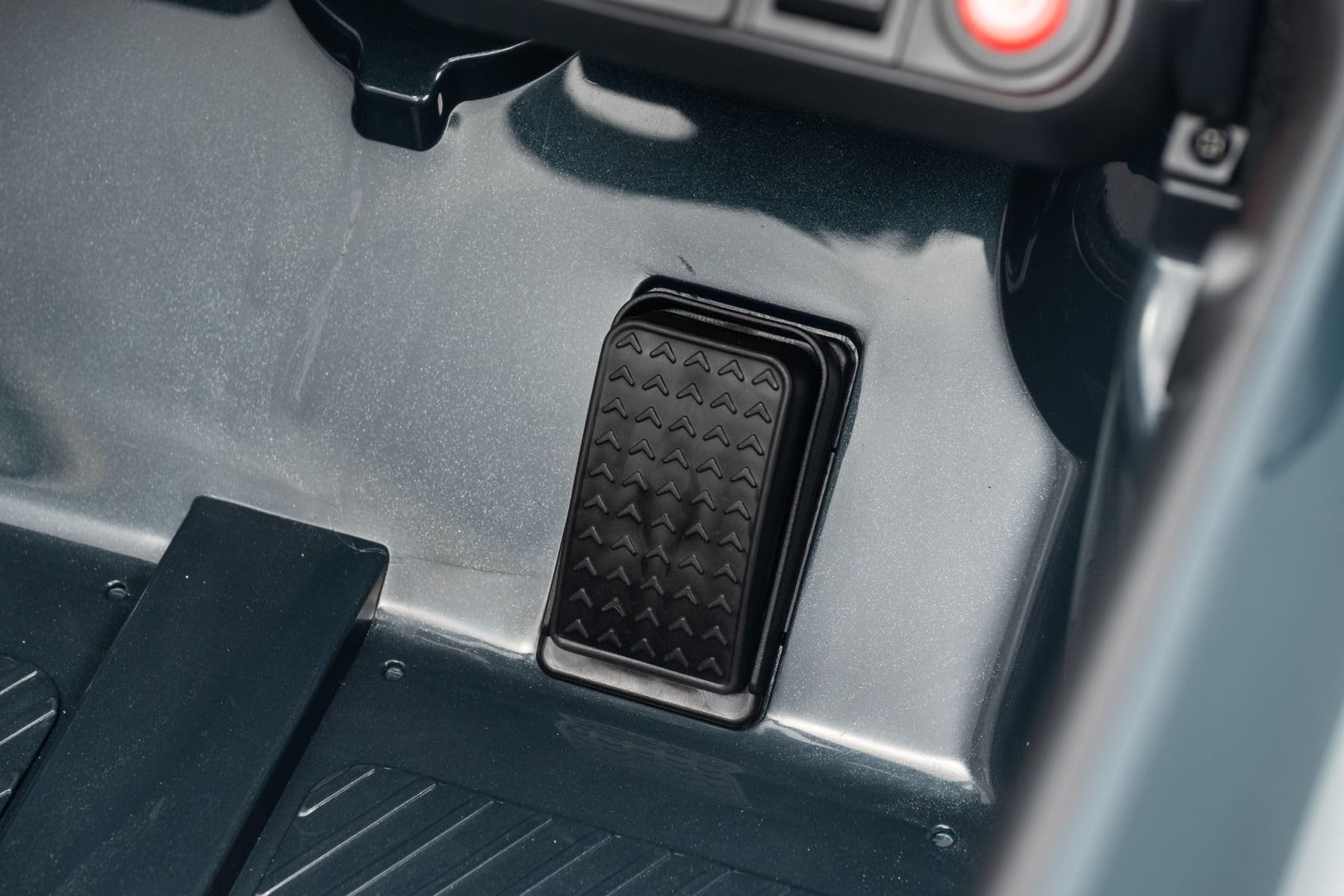 Elektrisches Kinderfahrzeug BMW Mini Cooper 12V, weiß, MP3-Player mit USB- und Bluetooth-Anschluss, 2,4-GHz-Fernbedienung, 2 x 25 W Motor, Lithium-Akku, LED-Lichter, ORIGINAL-Lizenz