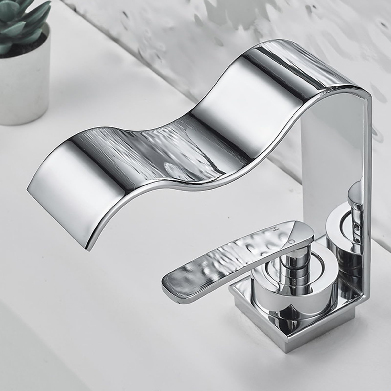 Grifo de agua con mango ergonómico que permite un control preciso de la temperatura y el caudal, mejorando la comodidad del usuario, grifo de acero inoxidable para lavabos