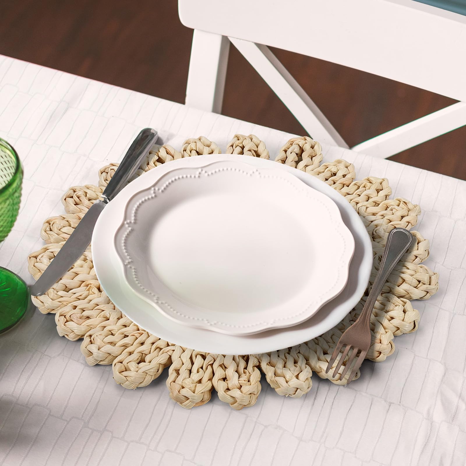 comfoyar Round Woven Placemats Set of 4, 30cm Non-Slip Natural Corn Straw Handmade Braided Place Mats - Image 2