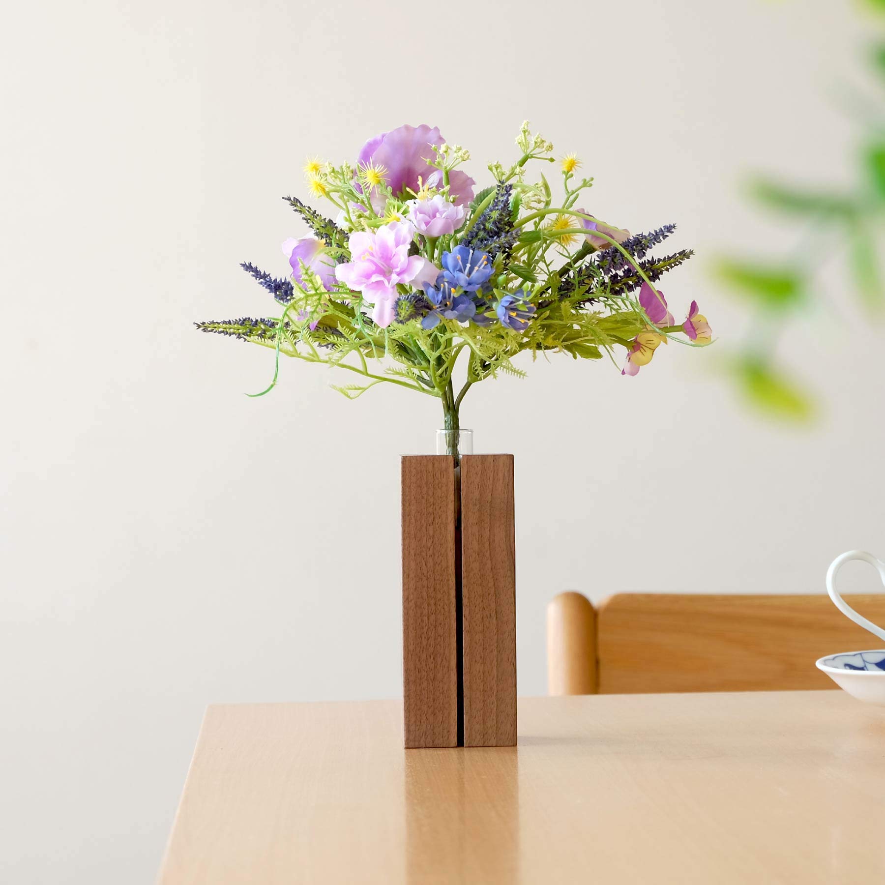 Amazon.co.jp: ISSEIKI 一輪挿し 花瓶（ビーカー付き）お花のある生活