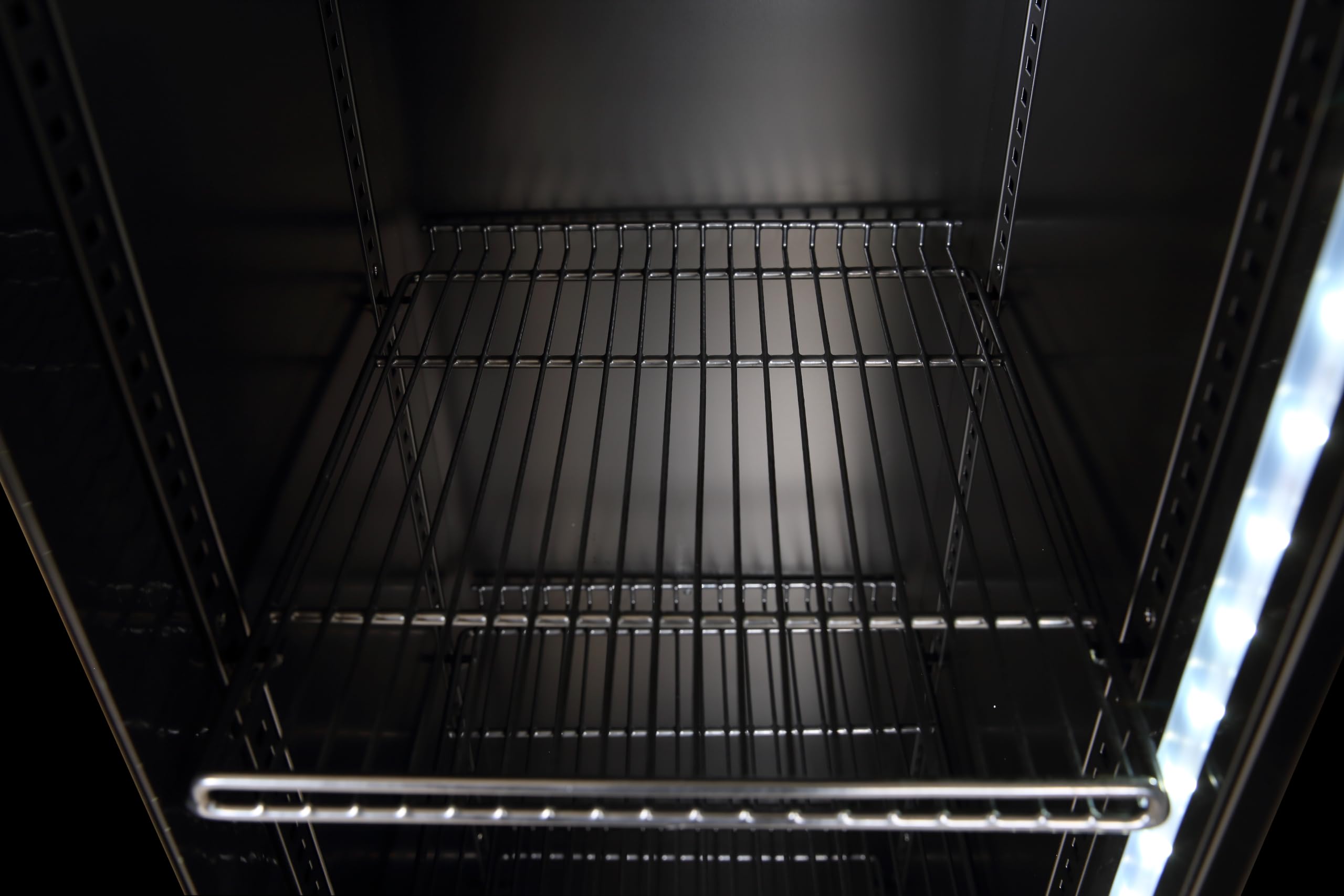 METRO Professional GSC2133B-NC Réfrigérateur à Boissons Noir 166L | 5 Étagères Réglables, Éclairage LED Intérieur, Porte Vitrée avec Serrure, Classe Énergétique D, 47,5 x 39 x 188 cm