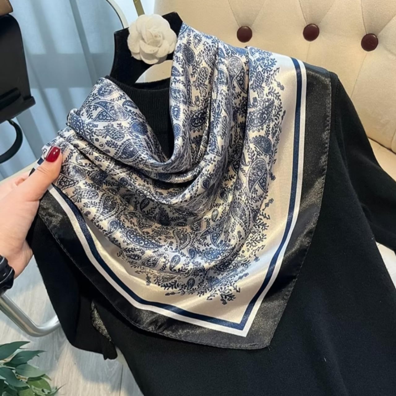 Lenço Xale Echarpe Feminino De Cetim Seda 90x90cm Estampado em promoção! Veja a oferta e mais achadinhos de Cintos & Lenços 6 Hoje é o melhor dia para comprar Lenço Xale Echarpe Feminino De Cetim Seda 90x90cm Estampado com aquele preço maroto! Promoção! Aproveite a oferta! 6