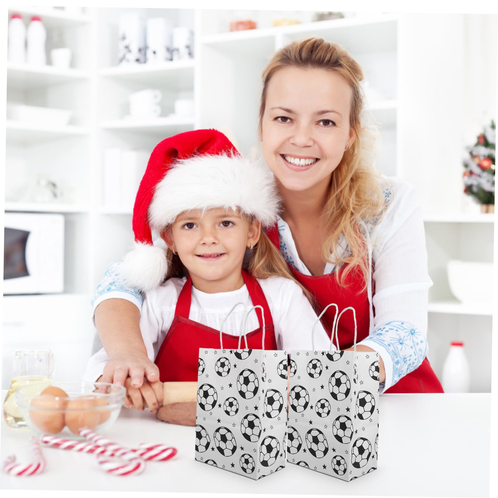 Sewroro 96stücke Fußball Geschenktüten Mit Griff Robuste Papiertüten Für Sportpartys Kindergeburtstage Und Feiertage Praktische Mitgebsel-tüten Für Snacks Und