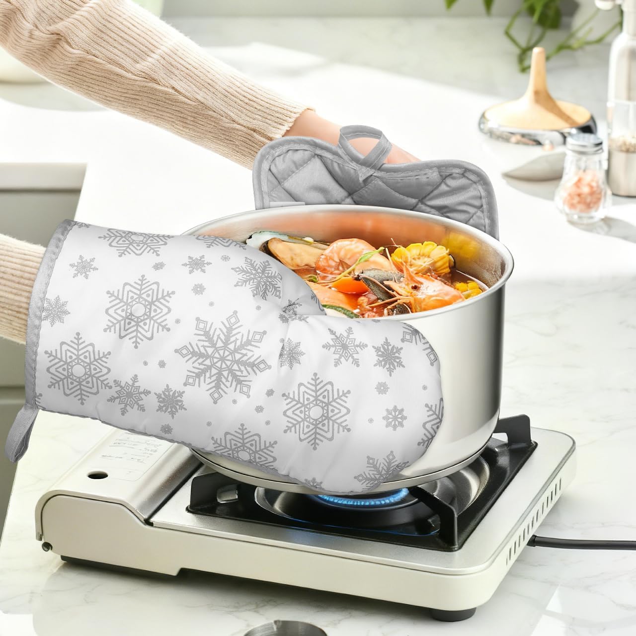 3pcs Christmas Kitchen Decor Set Snowflake Kitchen Dish Towels Pot Holders and Oven Mitts Set Heat Resistant Oven Gloves for Xmas Cooking Baking Grilling - Image 2