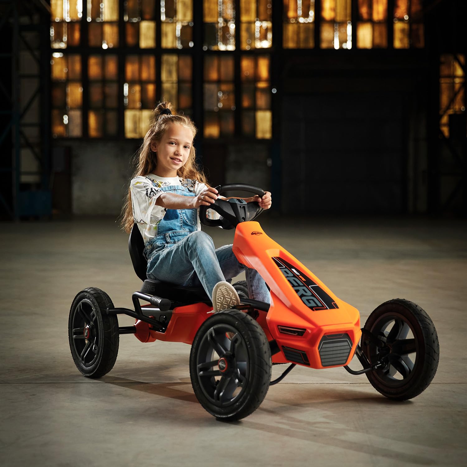 BERG Rally NRG Orange | Gokart für Kinder ab 4 Jahre | Pedal-Gokart | Tretfahrzeug mit verstellbarem Sitz | Robustes Kinderfahrzeug für draußen