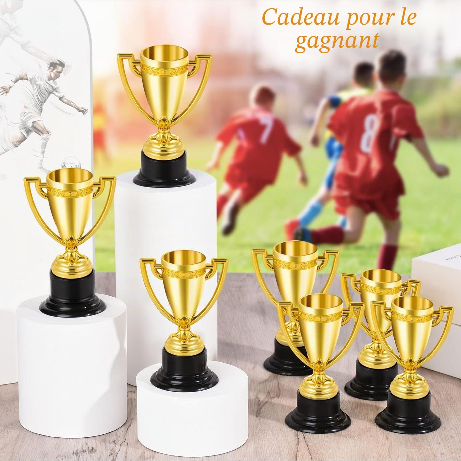 Mini trophées et médailles en vrac pour enfants – Lot de tasses et médailles de sport en plastique léger pour tournoi, récompenses en classe, course amusante, cadeaux de fête, football