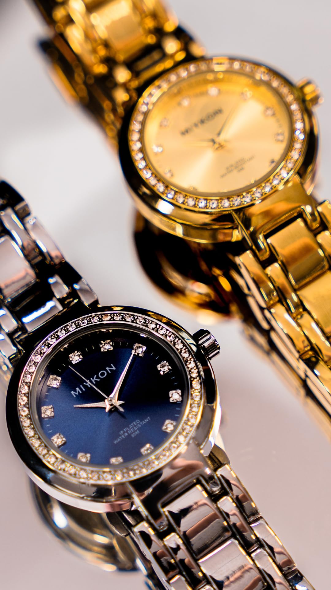 Miykon Relojes de plata y oro para mujer, pequeño y delicado reloj para mujer con cristales auténticos, pulsera de joyería para mujer pulida con iones, vidrio resistente a los arañazos, cuarzo japonés