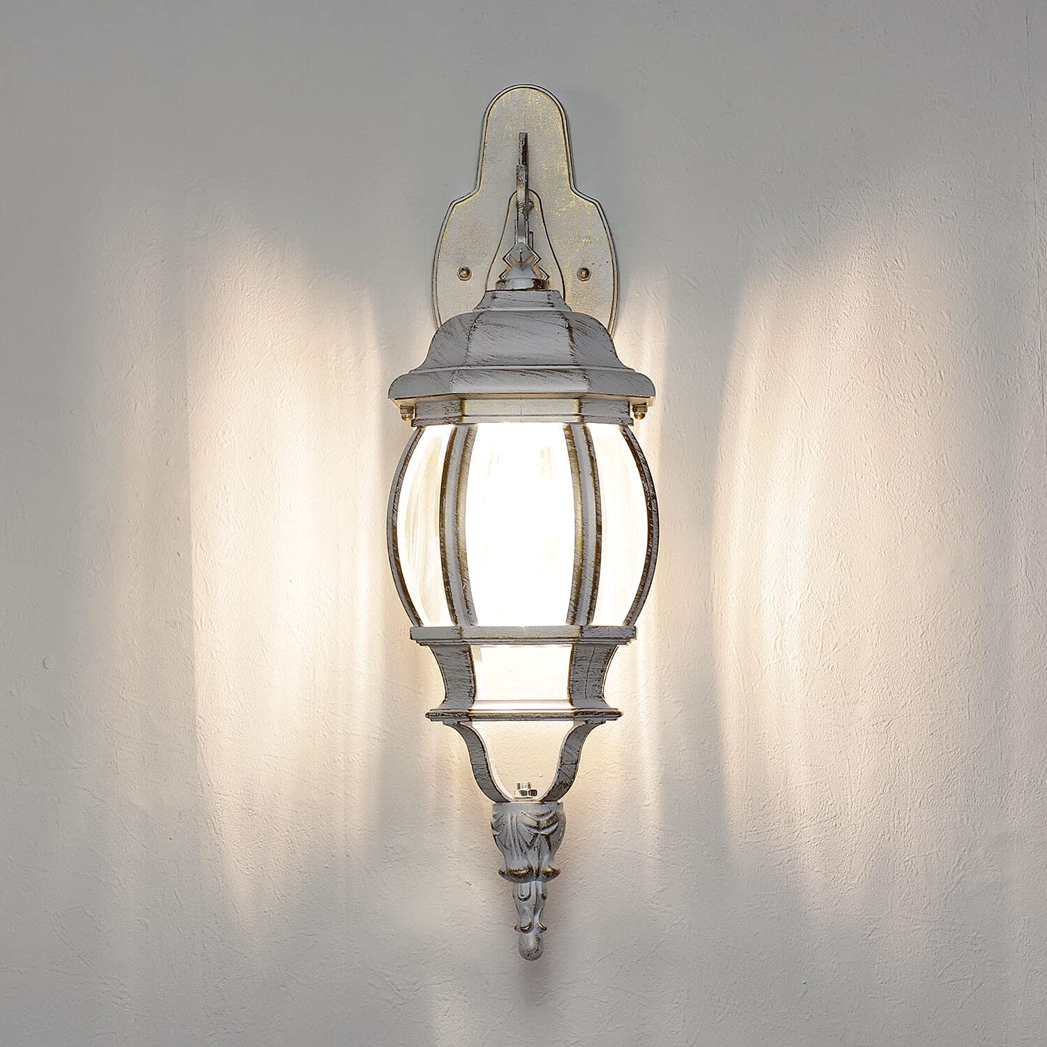 Lampada da parete esterna Brest a forma di lanterna con braccio bianco oro stile rustico retrò E27 IP44 ideale per giardino, terrazzo, cortile