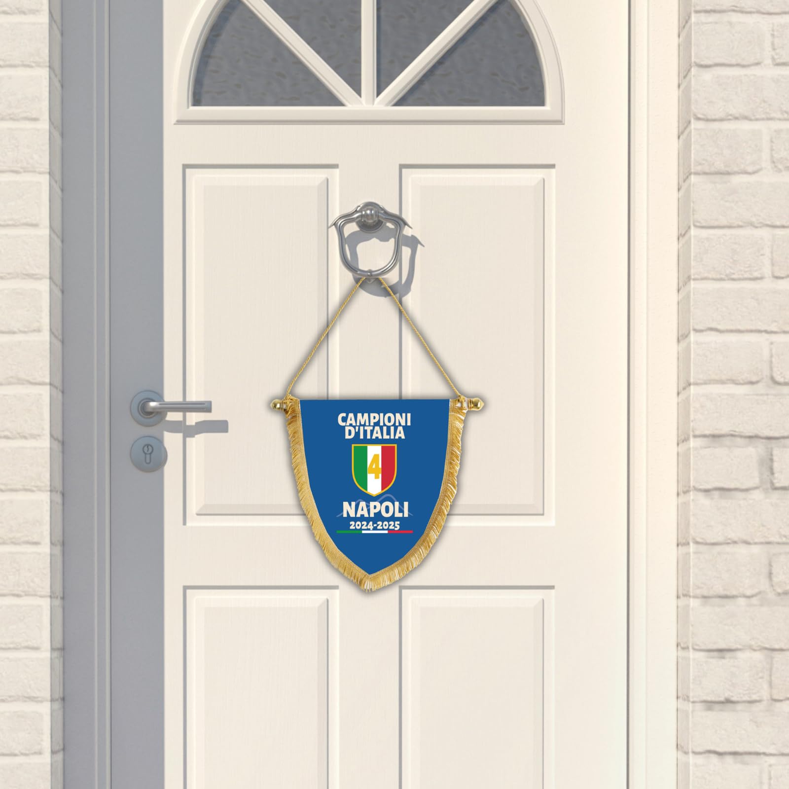 D&Vlab Gagliardetto Celebrativo Napoli 4° Scudetto 2025 Campione D'Italia, Bandiera in tessuto con Frangia Oro 22x25 cm Partenopei per Tifosi Ultras Calcio Sport Napoletani Supporters Calcio