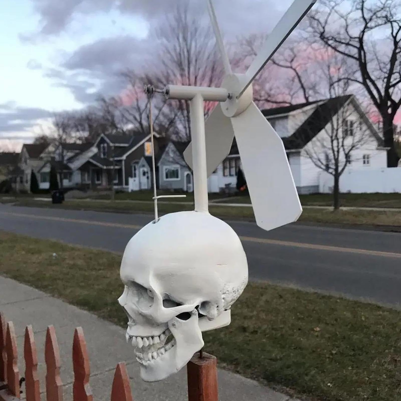 Molino de viento al aire libre – Molino de viento con cabeza de calavera, escultura de metal para exteriores, escultura de metal para exteriores, molino de viento de calavera | Molino de viento de