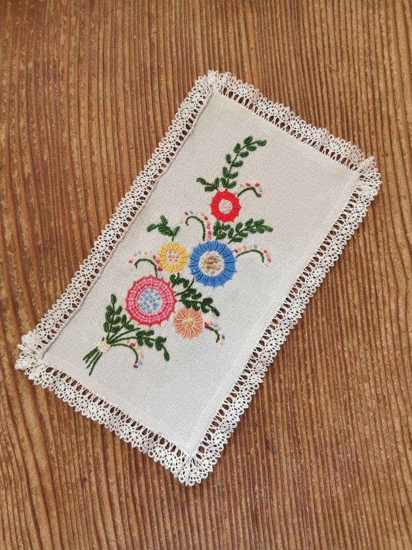アンティーク フランス ロゼッタの花束 ボビンレース装飾 リネントレイ
