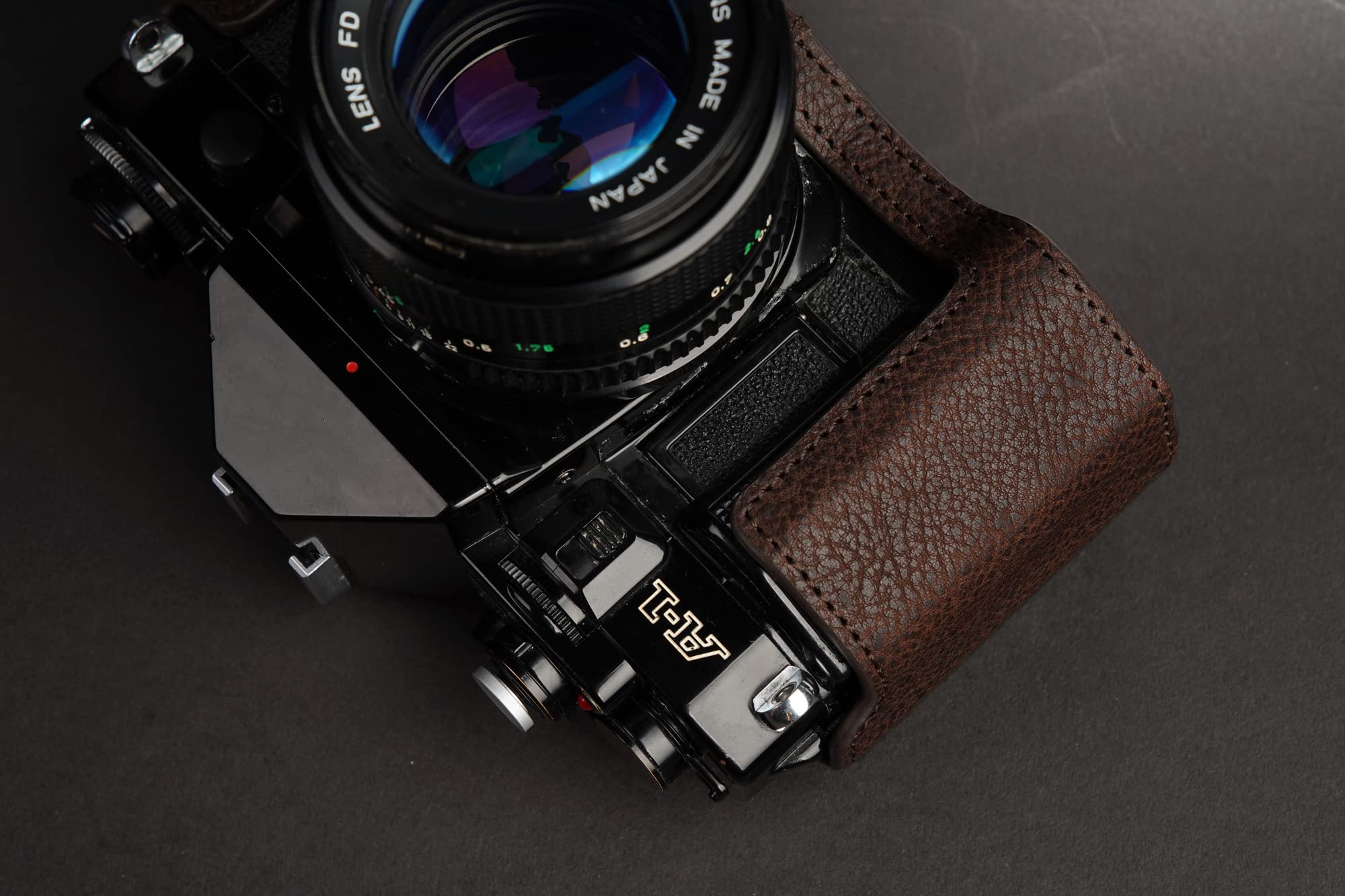 Leder-Kameratasche Für Canon AE-1 – Handgefertigte Halbschale Aus Echtem Rindsleder
