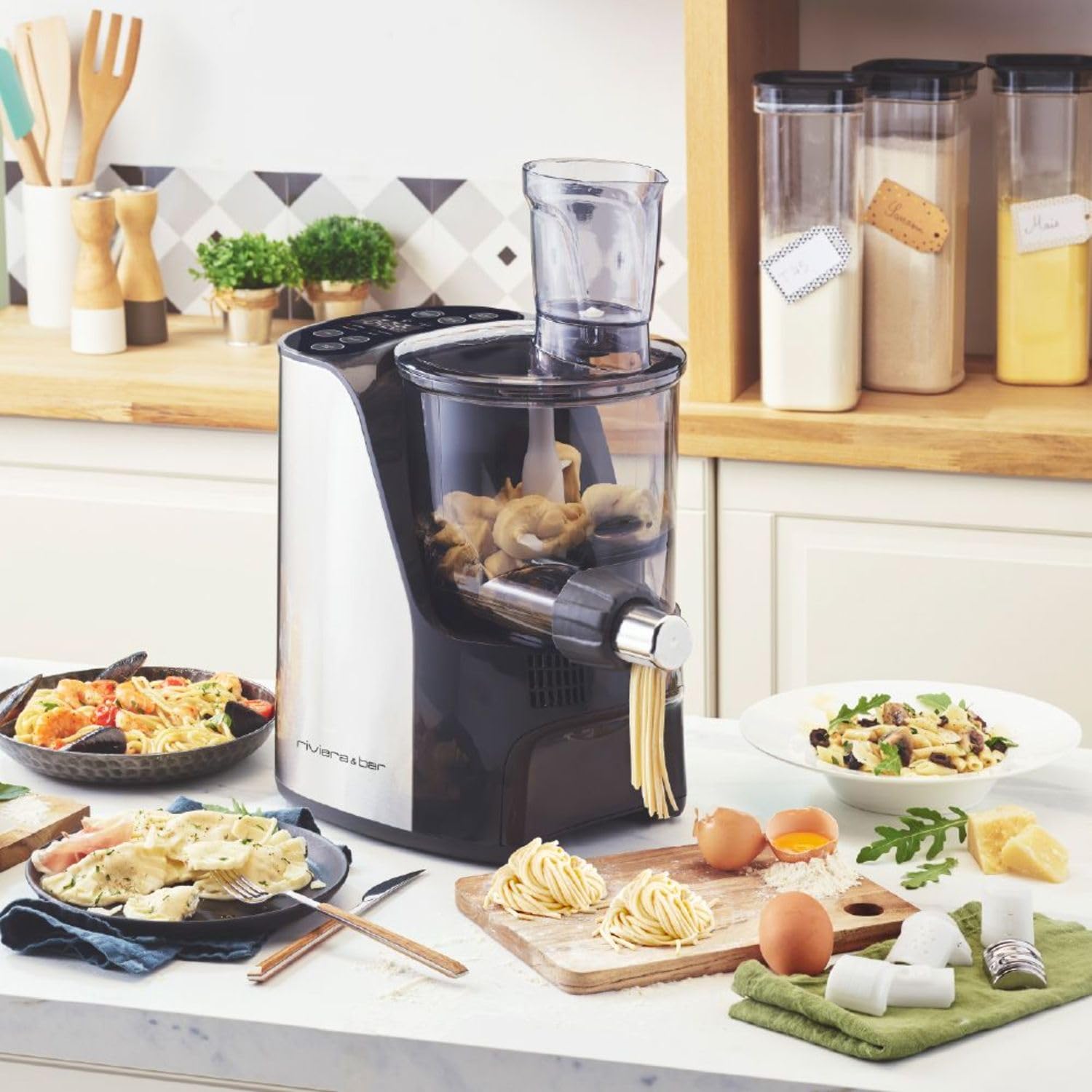 riviera&bar Machine à Pâtes Automatique en Métal - 4 Programmes pour Pâtes Maison, Ventilation Séchage Rapide, Vis Inox, Pesée Automatique - Compacte et Facile à Nettoyer - Noir/Inox