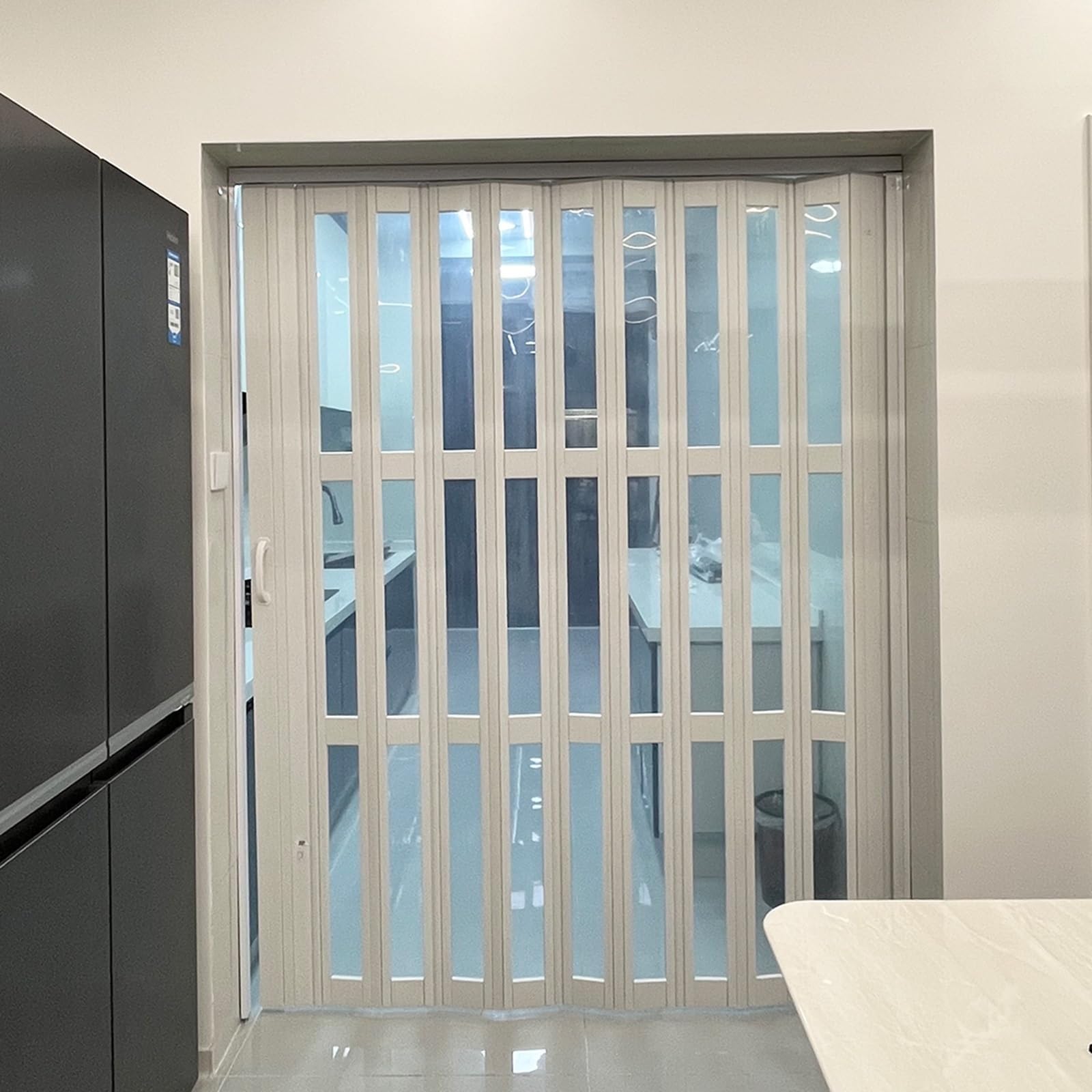 Porte accordéon intérieur pour masquer un dressing sans perdre d'espace au sol