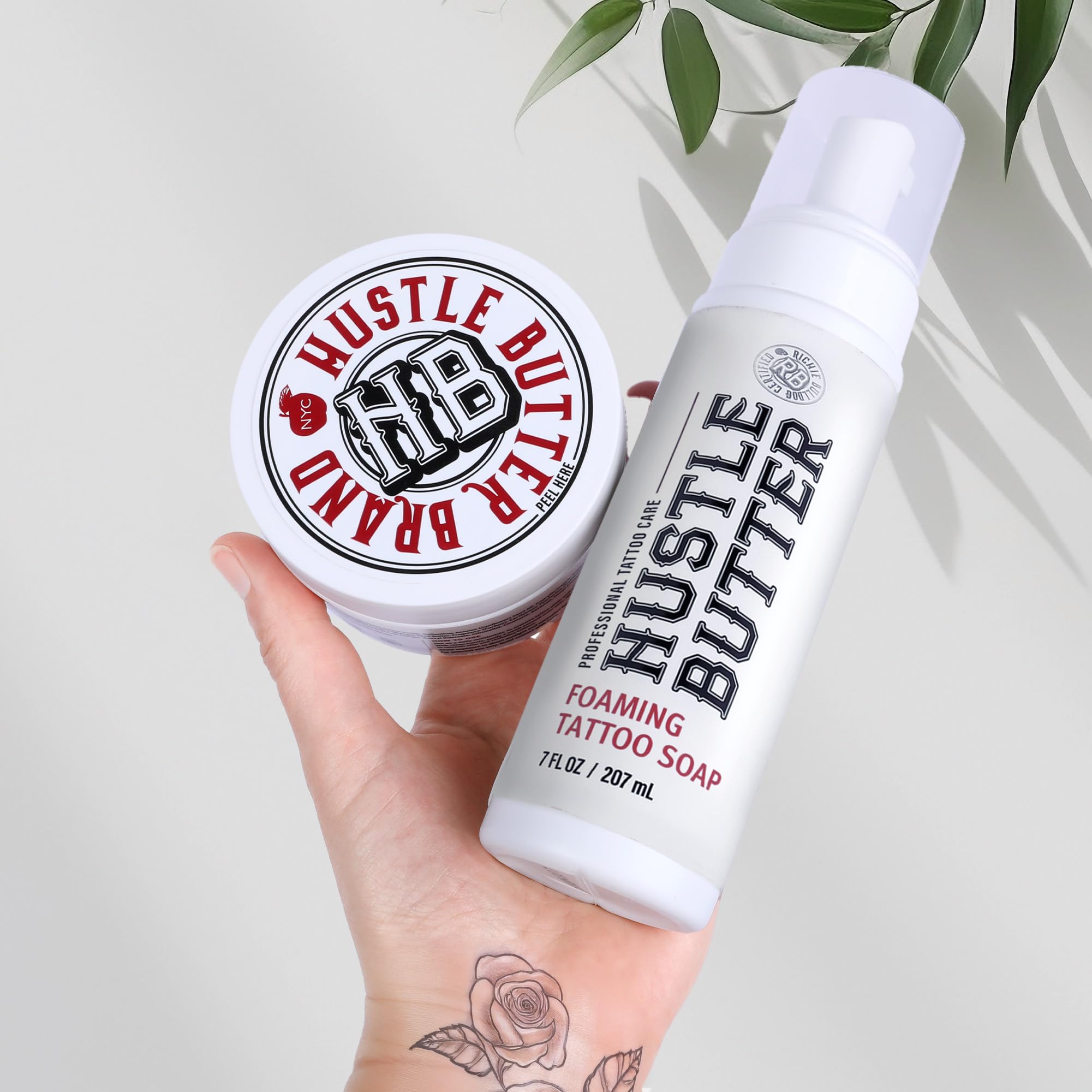 Hustle Butter Deluxe 150 ml e Hustle Butter Foaming Tattoo Soap 207 ml – cura tatuaggi vegana prima, durante e dopo il tatuaggio – cruelty free, senza parabeni, adatto a tutti i tipi di pelle