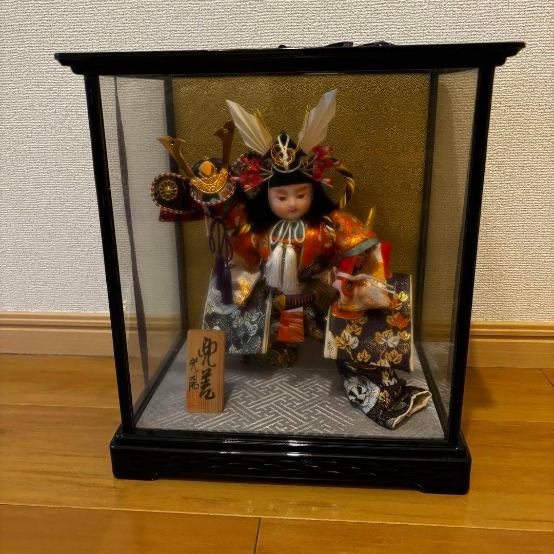 市松人形 ガラスケース入り 伝統的な和服 市松人形 赤色と白色の模様