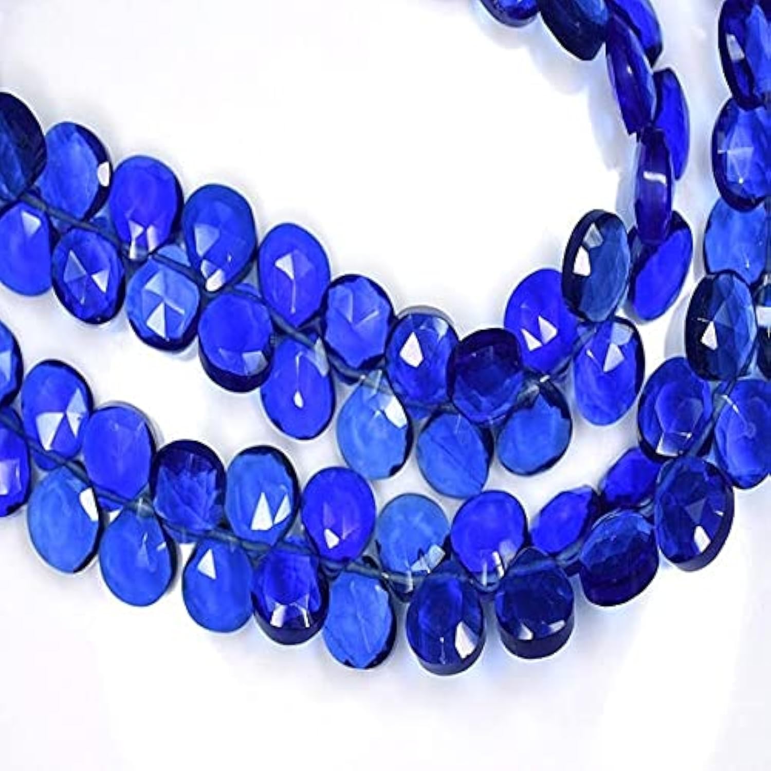 Quartz bleu cyanite facetté en cœur LKBEADS pour la création de bijoux uniques