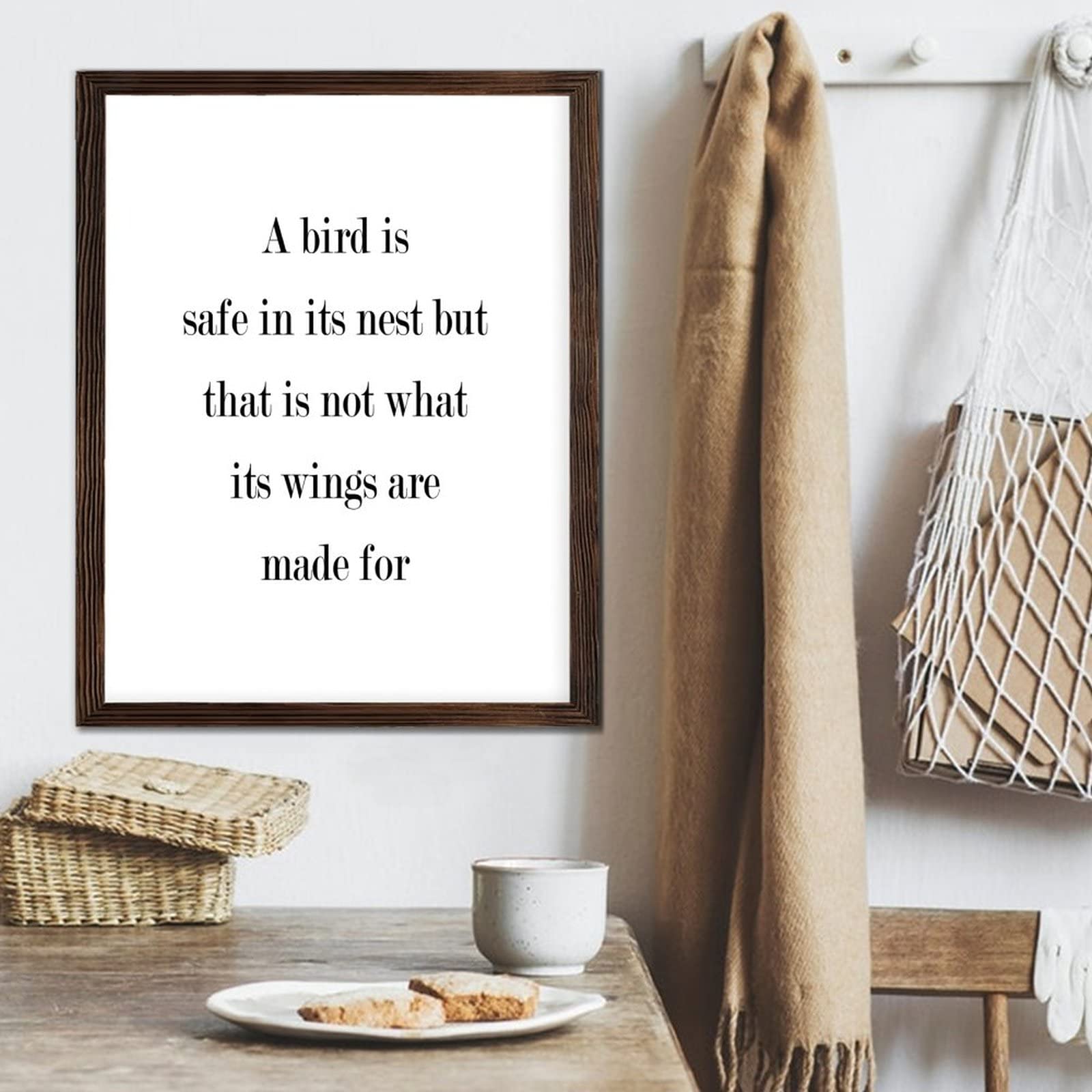 Placa de madera enmarcada con frases motivacionales, letrero de madera con texto en inglés ''A Bird Is Safe in Its Nest'', letrero artístico de pared rústica para sala de estar, dormitorio, regalo de