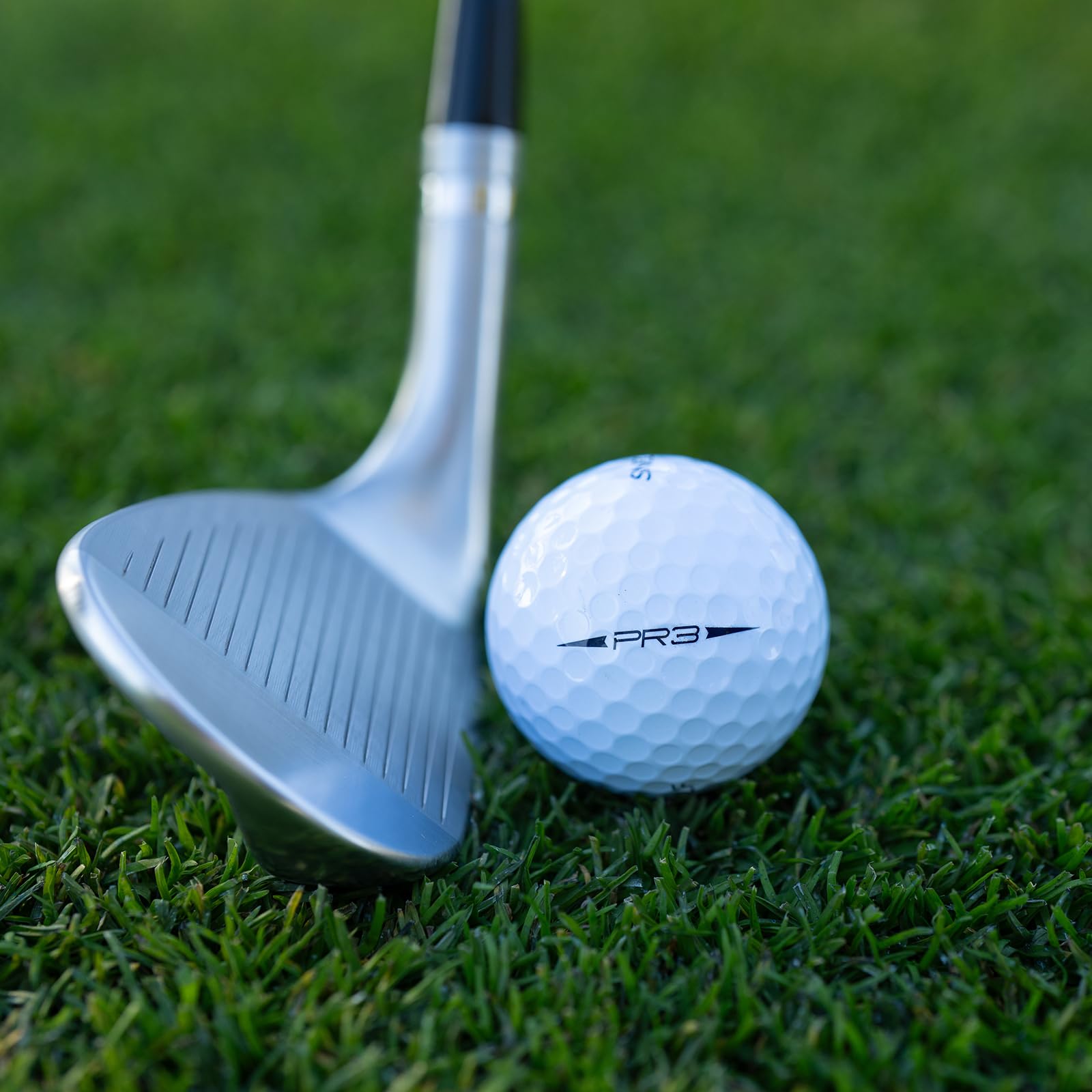 Snell Golf PR3 Pelotas de golf, cubierta de uretano de 3 piezas, tacto suave, giro medio, color blanco, 12 pelotas