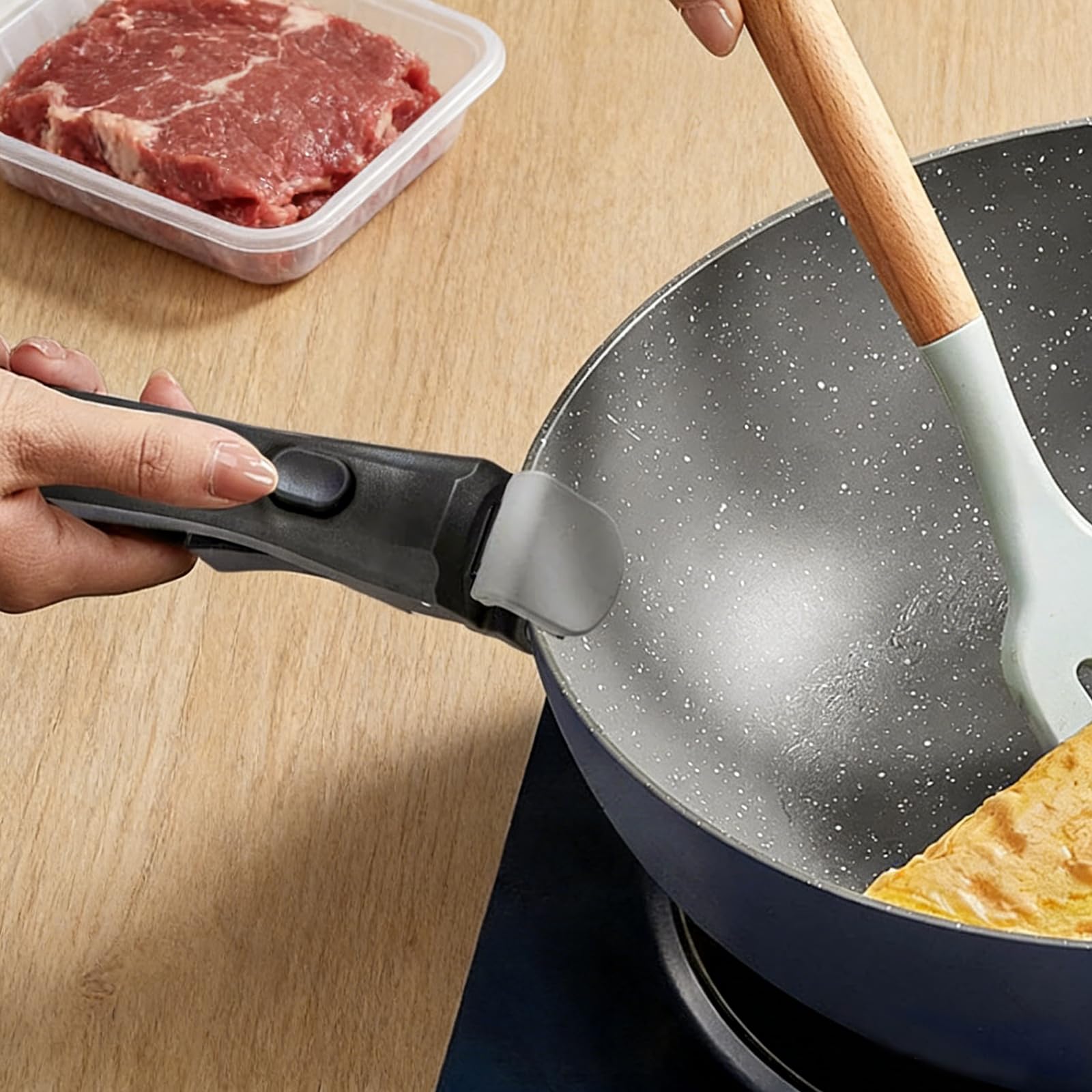 Zdejmowany uchwyt patelni, uniwersalny – odporny na temperaturę do 250°C do patelni i garnków, nośność 10 kg, montaż bez użycia narzędzi, oszczędność miejsca