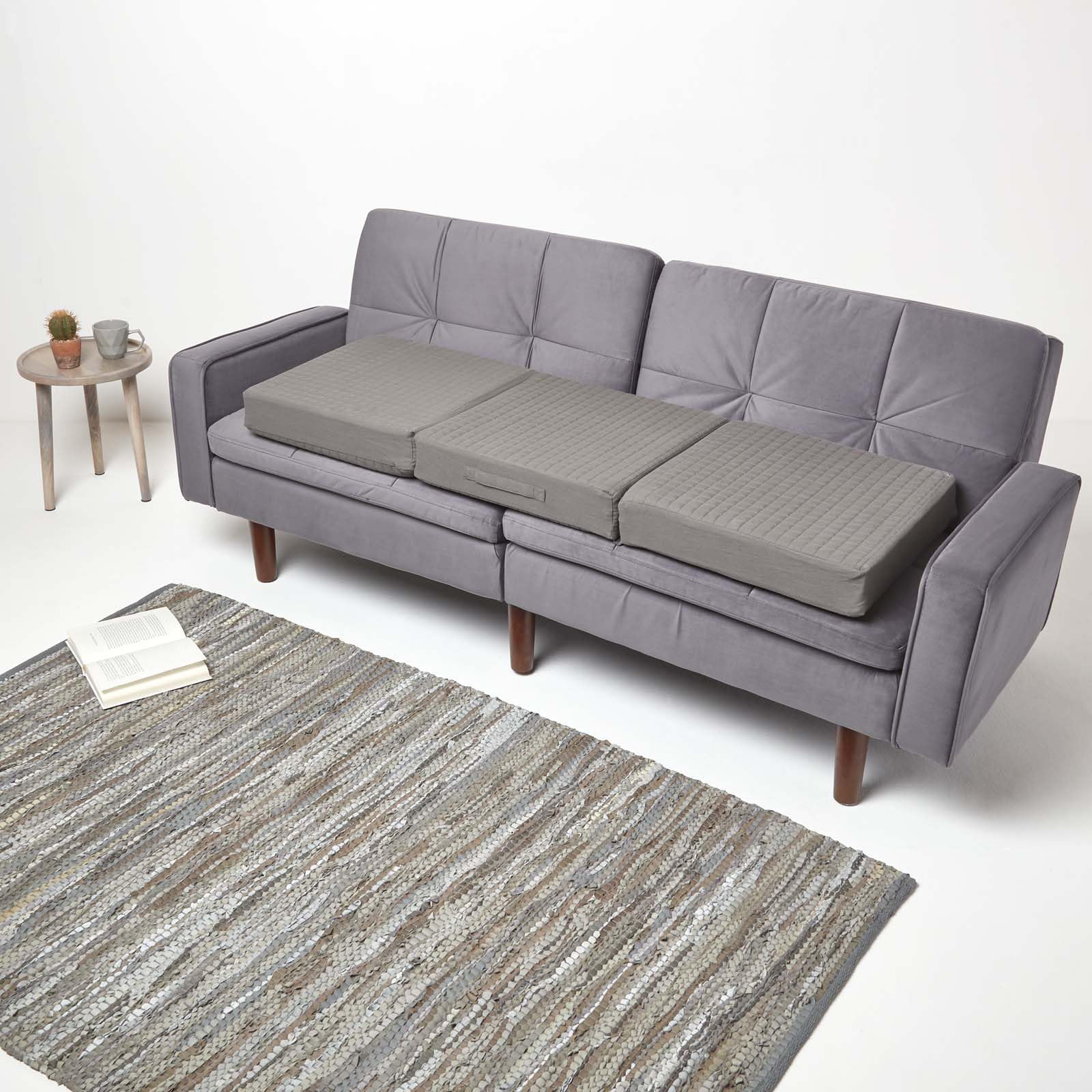 Homescapes Sitzerhöhung Sofa 3-Sitzer grau 150x50x10 cm, Dicke Sitzkissen Erhöhung für Erwachsene & Senioren, klappbares Aufstehkissen, orthopädischer Schaumstoff mit Baumwollbezug