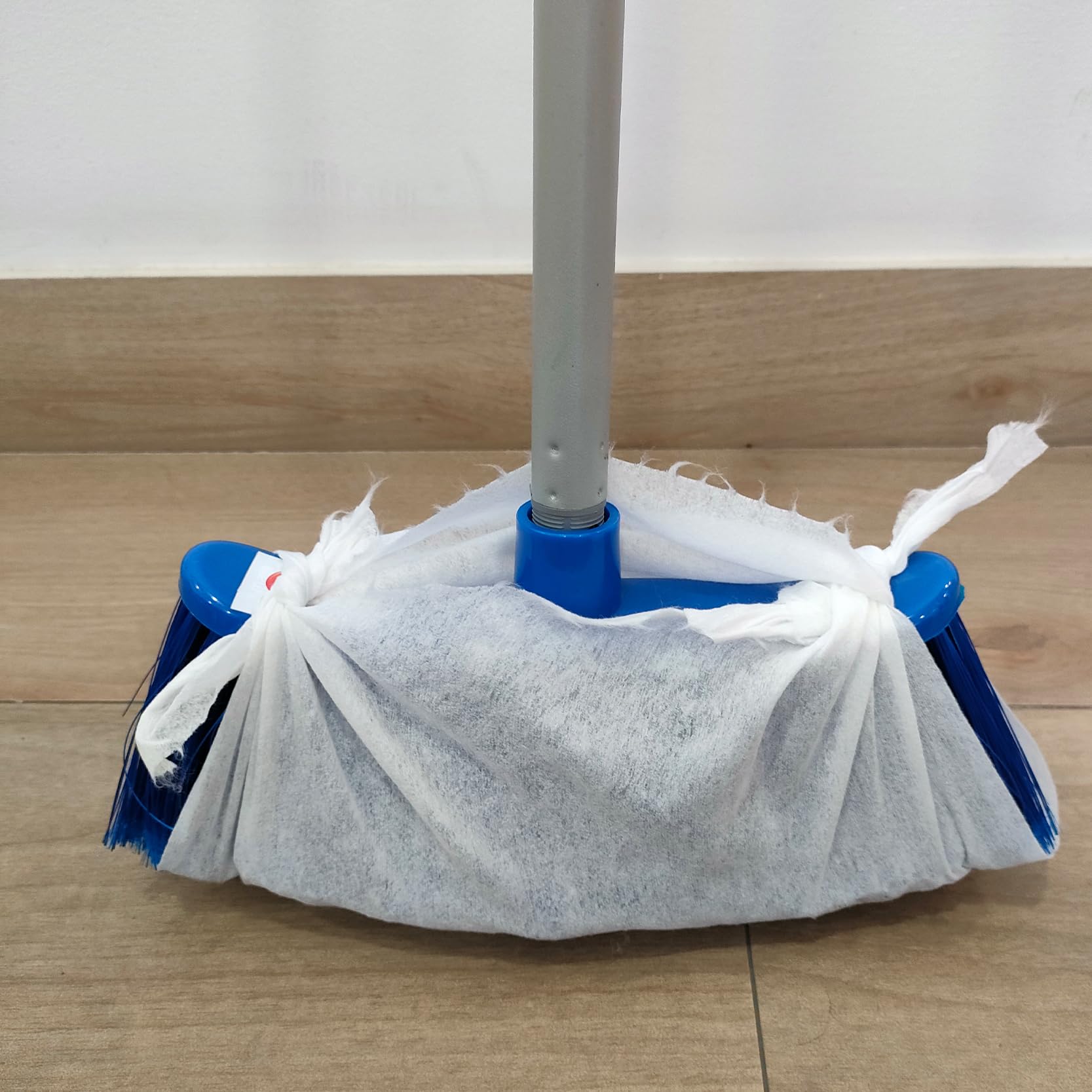 Clim Profesional - Rollo Multiusos de Gasa Para Cubrir Cepillos o Mopas con Alto Poder Atrapa Polvo | Rollo 37 Metros con Precorte 39x27 cm