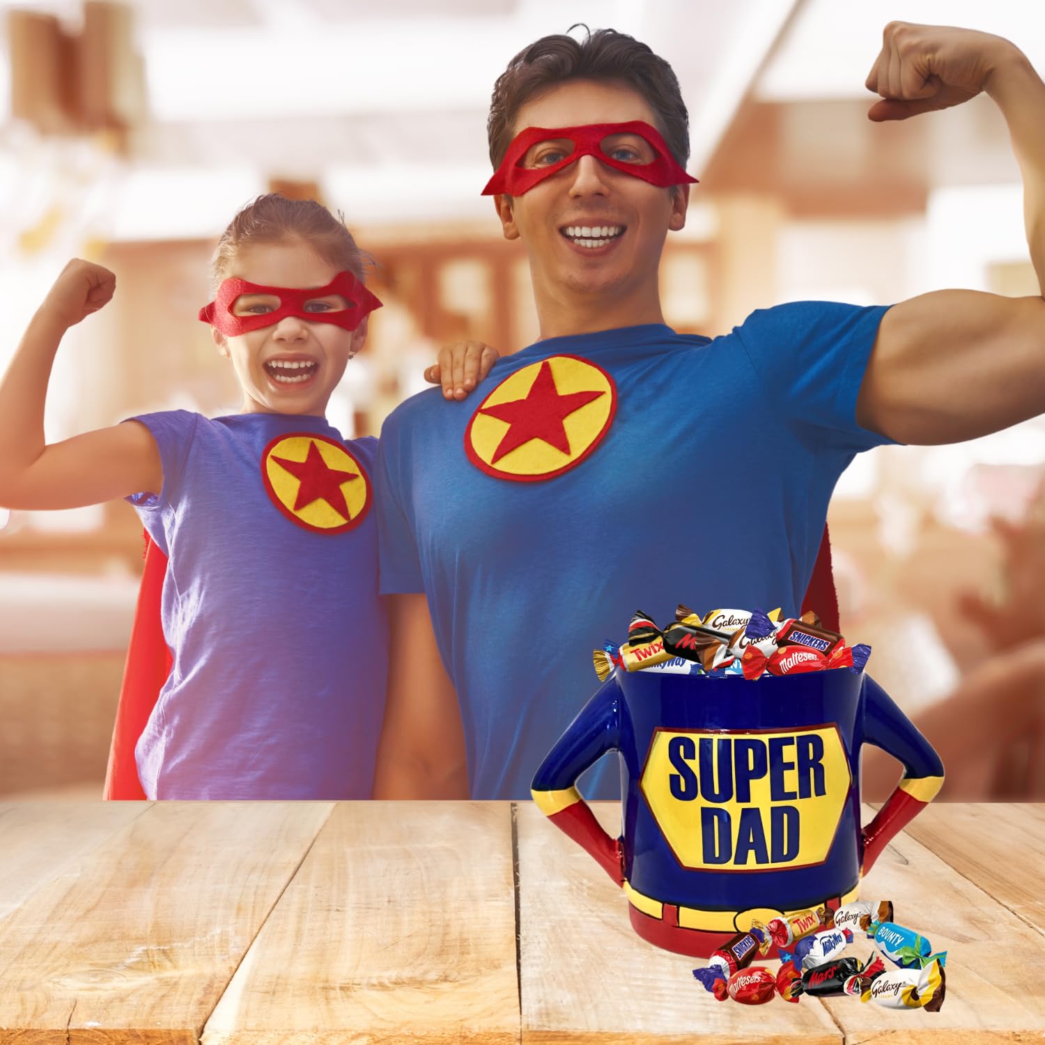 CÉLÉBRATIONS - Méga Tasse Super Dad et 25 Chocolats - Fête des Pères | Méga Tasse "Super DAD" Garnie de 25 Chocolats Célébrations - SNICKERS, TWIX, MARS, MALTESERS, BOUNTY, GALAXY, Milky WAY